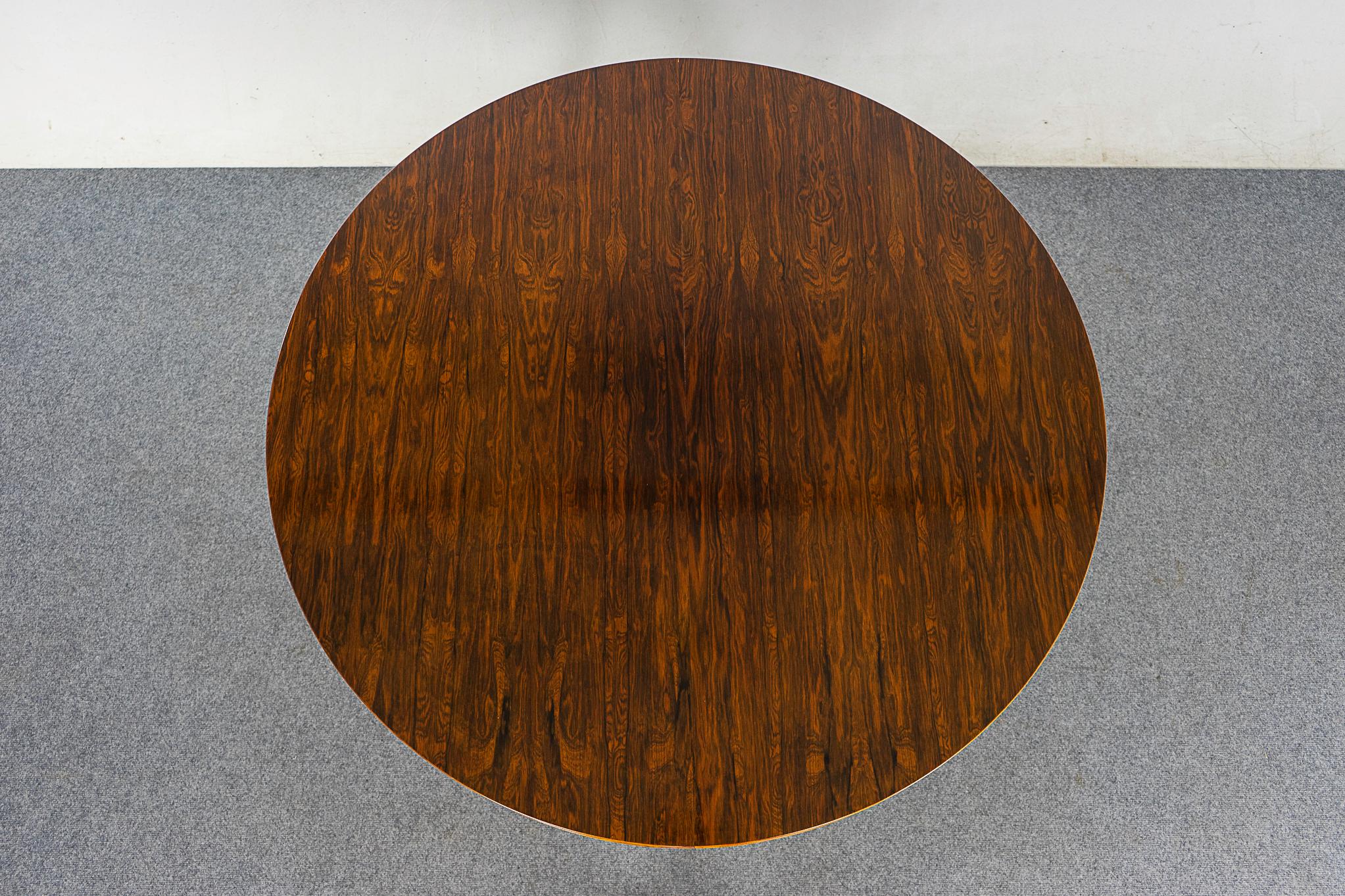 Rosewood Circular Danish Dining Table by Haslev In Good Condition For Sale In VANCOUVER, CA