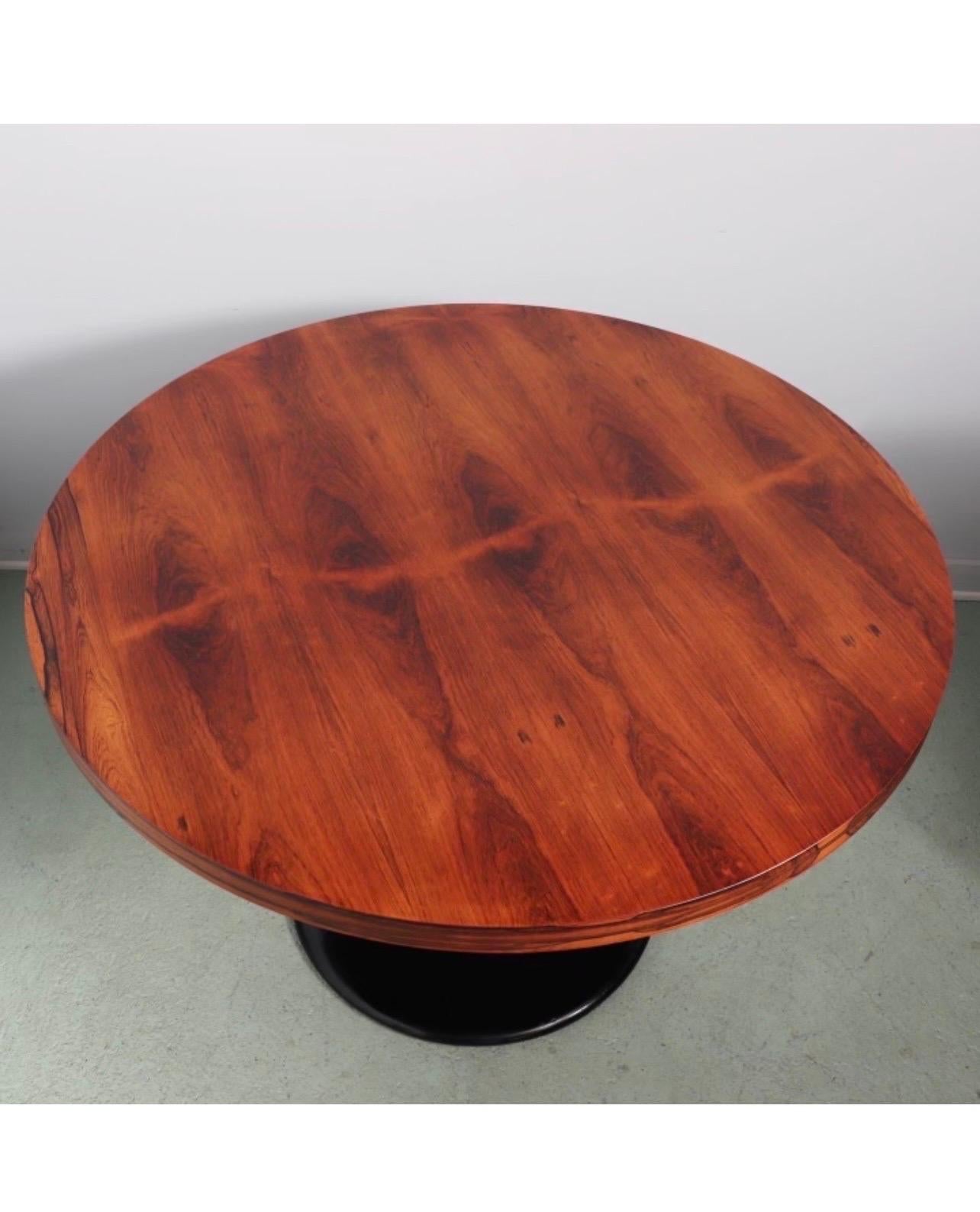Rosewood Circular Dining or Foyer Table by Milo Baughman with Black Tulip Base In Good Condition In West Hartford, CT