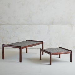 Ensemble table basse et table d'appoint gigogne en bois de rose avec plateau en pierre dans le style de Pierre Chapo
