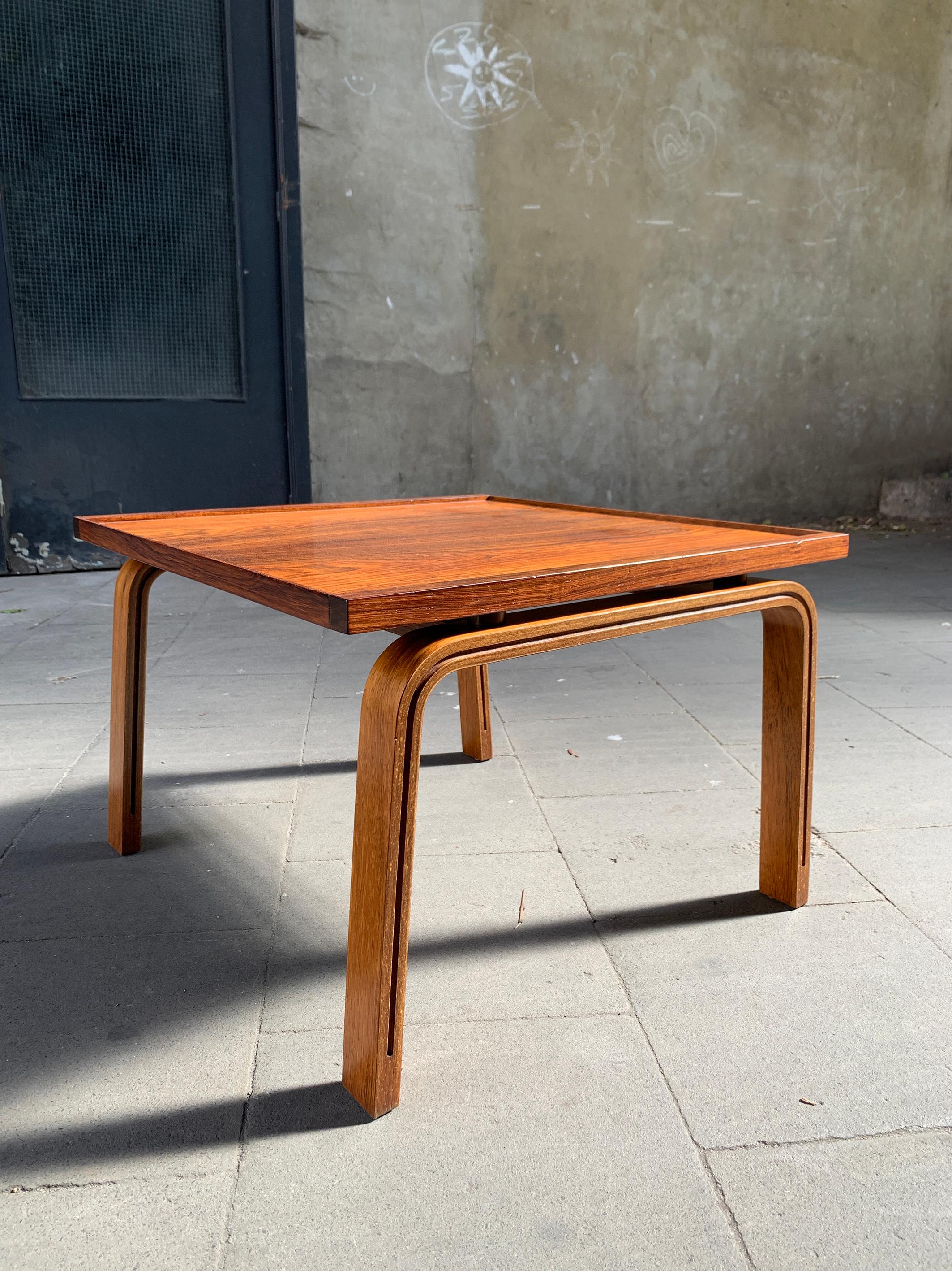 20th Century Rosewood coffee table Arne Jacobsen for St. Catherine’s College Fritz Hansen For Sale