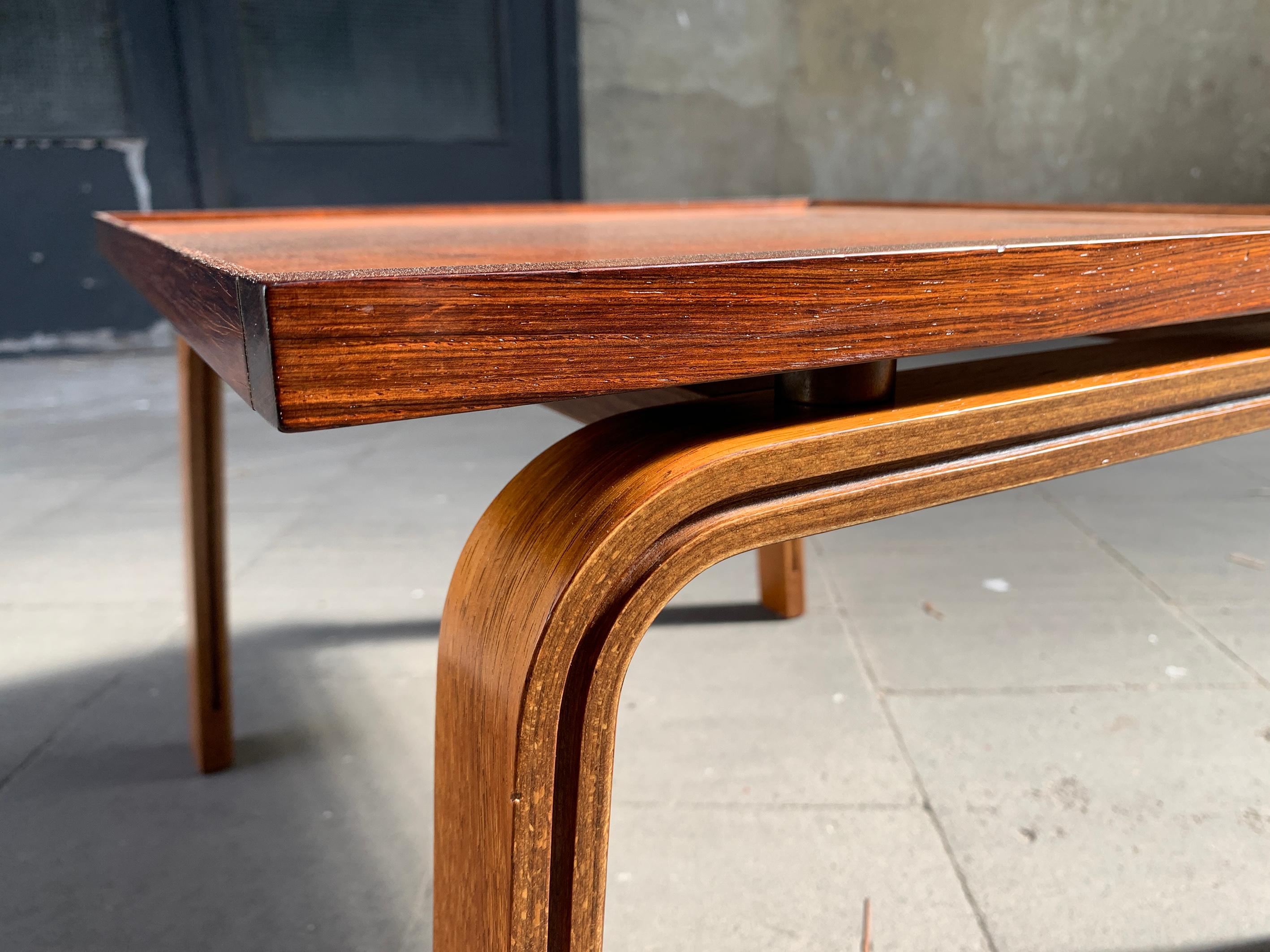 Contreplaqué Table basse en bois de rose Arne Jacobsen pour le St. Catherine's College Fritz Hansen en vente