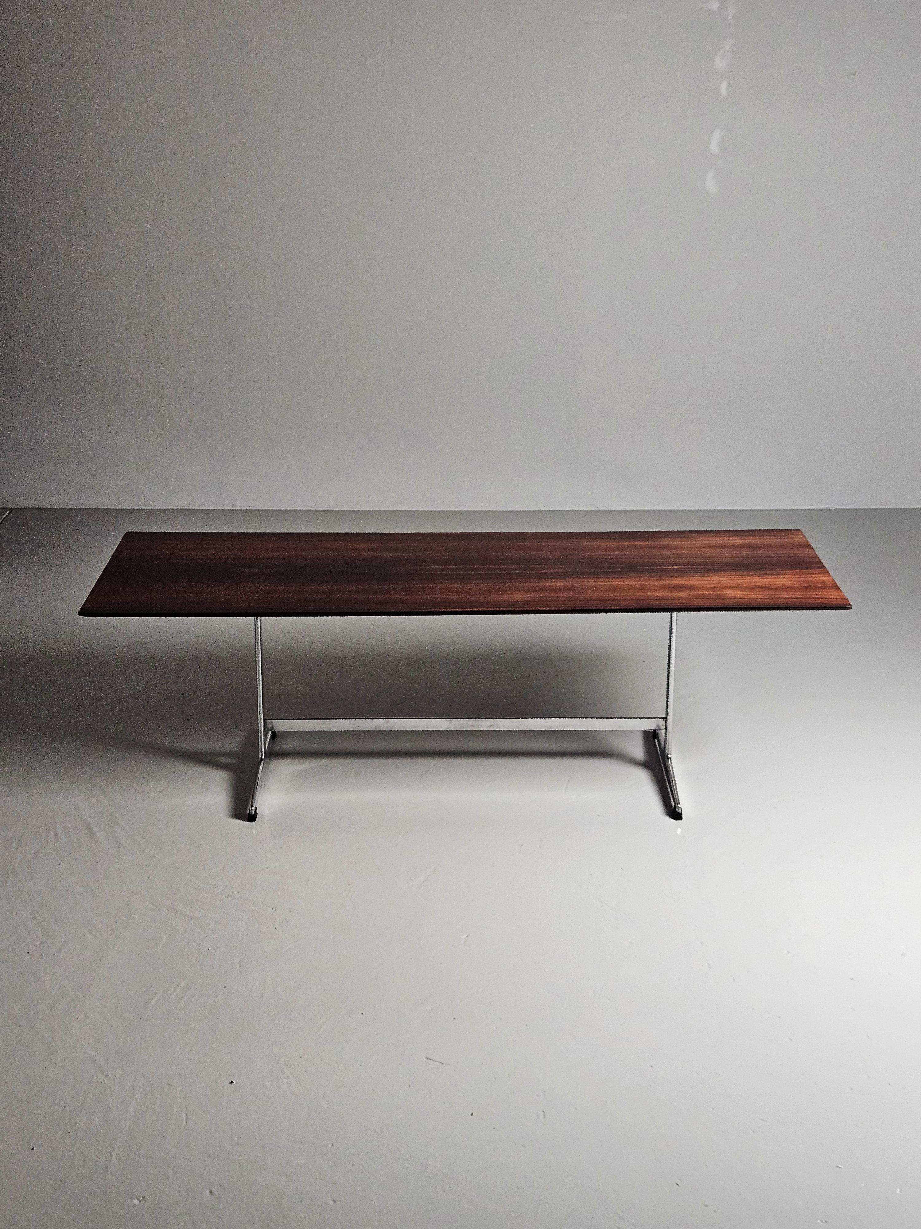 Danish Rosewood coffee table by Arne Jacobsen for Fritz Hansen, Denmark, 1960s For Sale