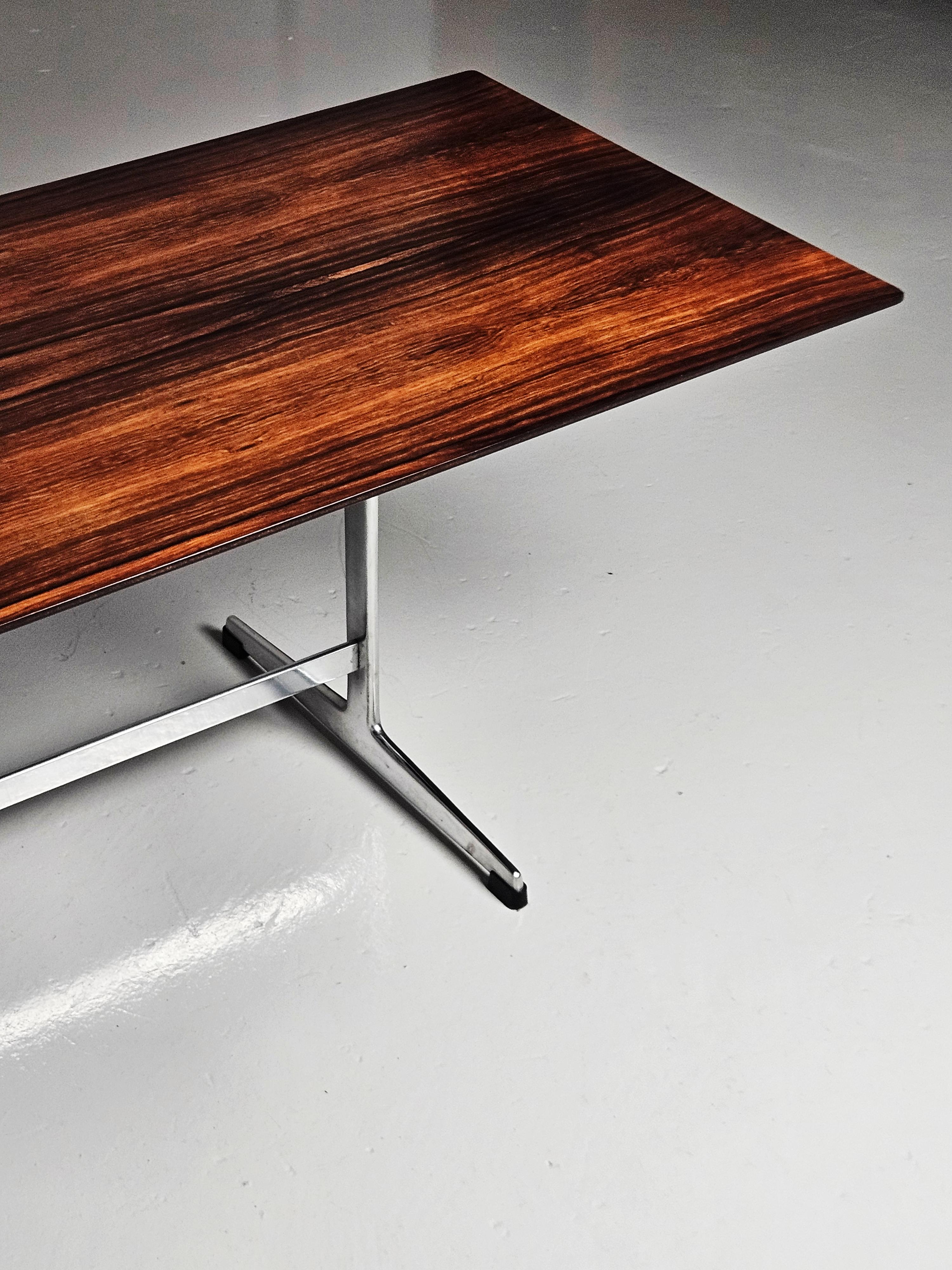 20th Century Rosewood coffee table by Arne Jacobsen for Fritz Hansen, Denmark, 1960s For Sale