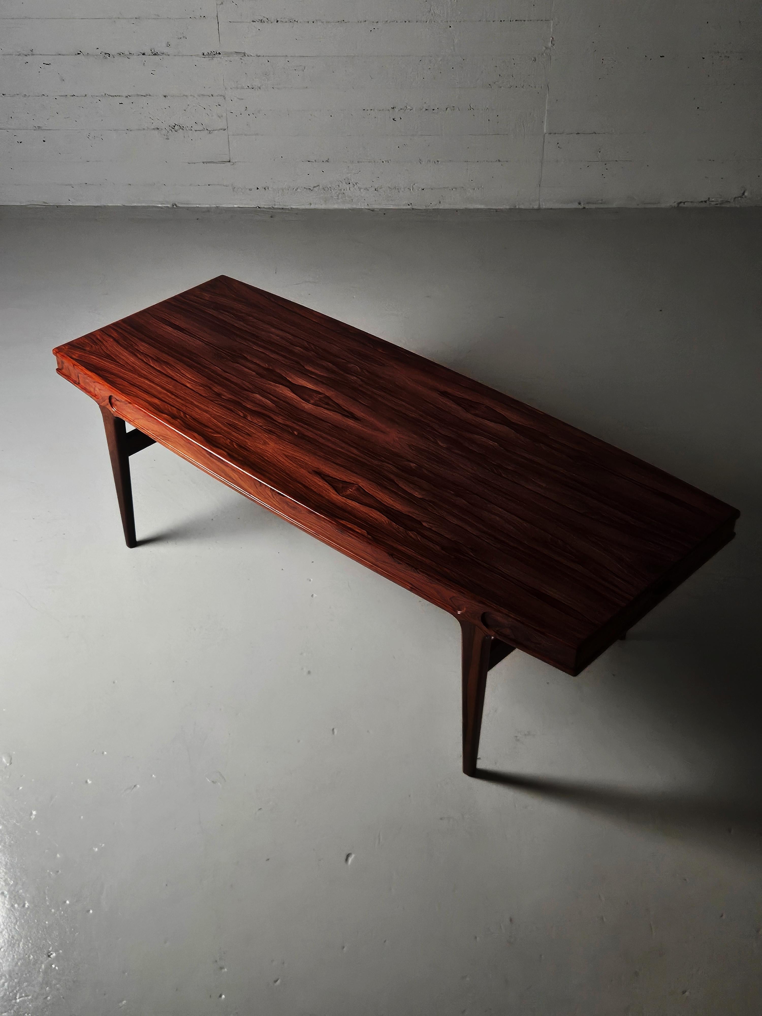 Rosewood coffee table by Johannes Andersen, CFC Silkeborg, Denmark, 1960s en vente 3