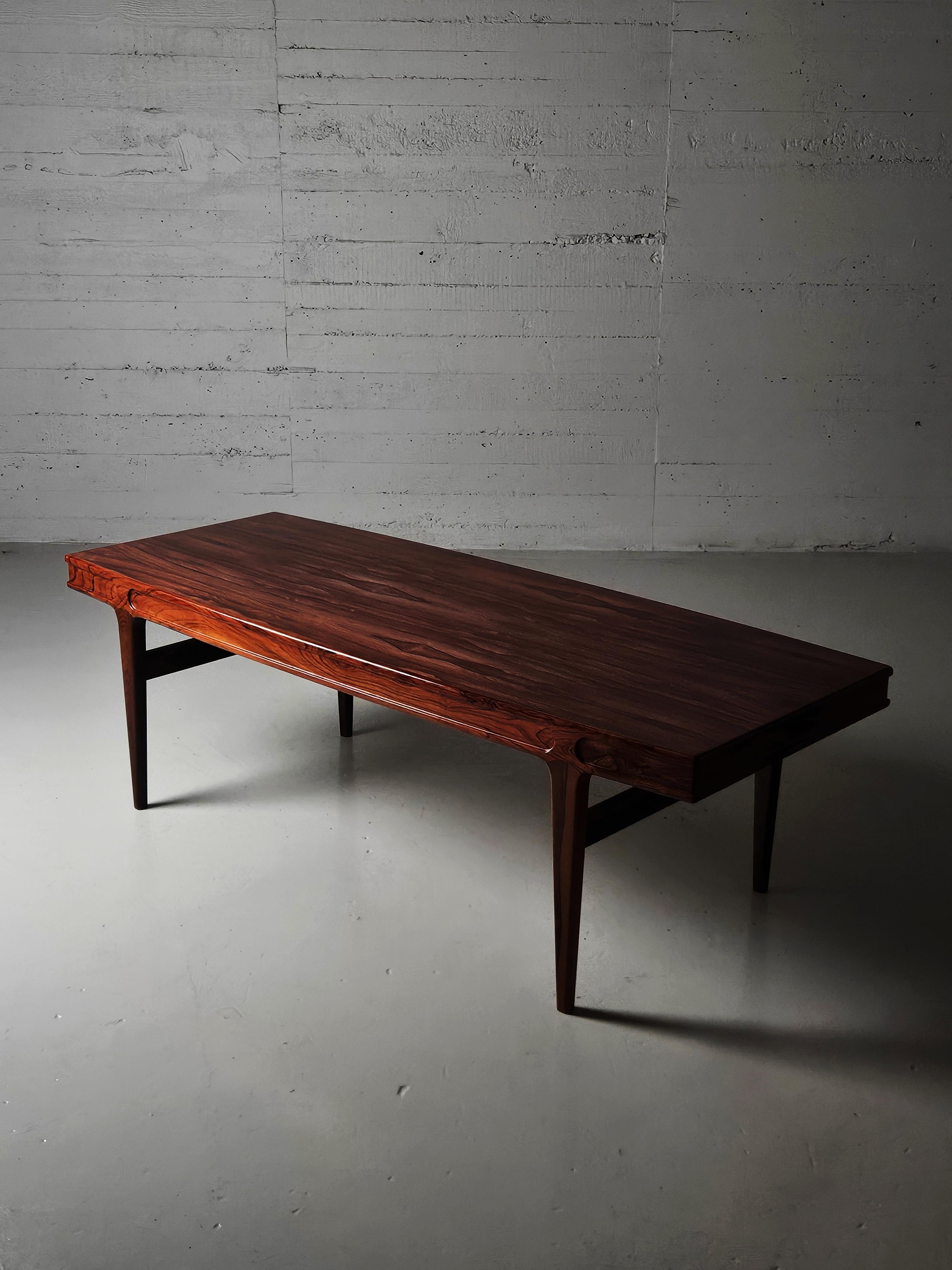 Rosewood coffee table by Johannes Andersen, CFC Silkeborg, Denmark, 1960s en vente 4
