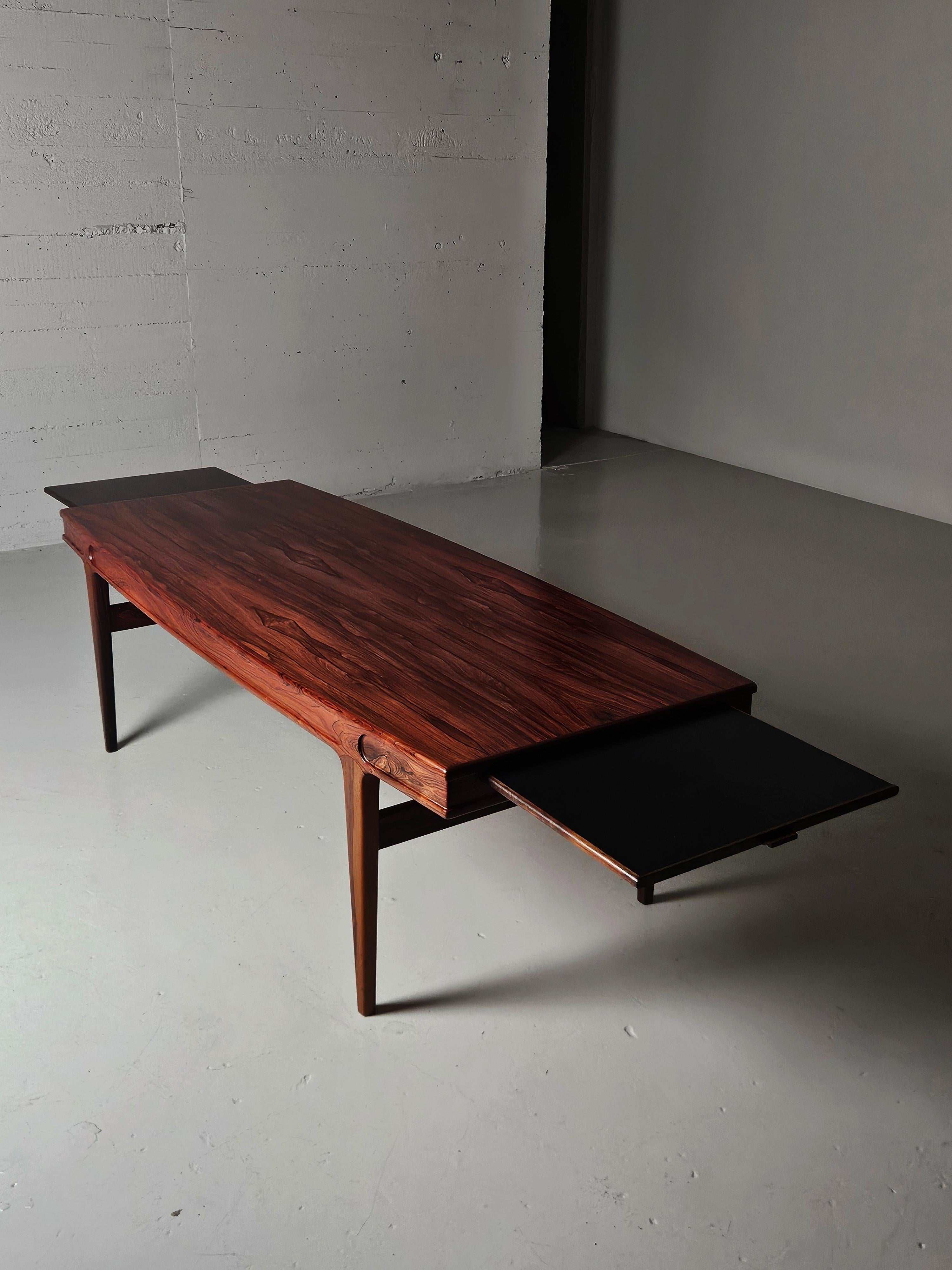 Bois de rose Rosewood coffee table by Johannes Andersen, CFC Silkeborg, Denmark, 1960s en vente