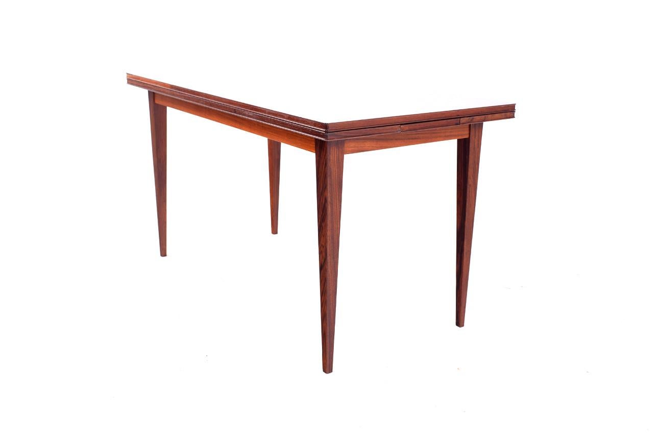 Rosewood coffee table, tapered legs, table top with 2 pull-out leaves. This Danish coffee table is rare, probably one of the first works of Severin Hansen. With a classic design.