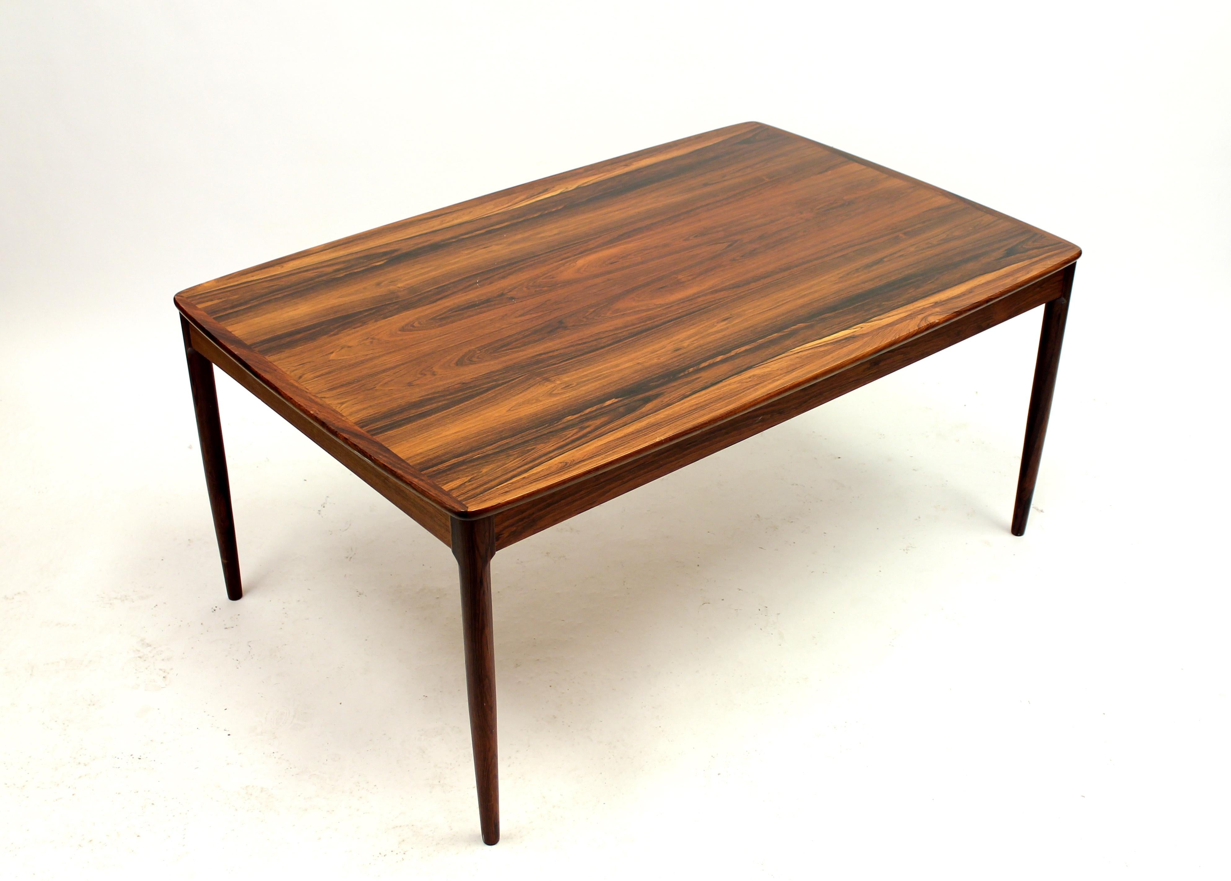 Rosewood coffee table designed by renowned Swedish designer Yngvar Sandström for Seffle Möbelfabrik in the 1960s. Good untouched vintage condition.