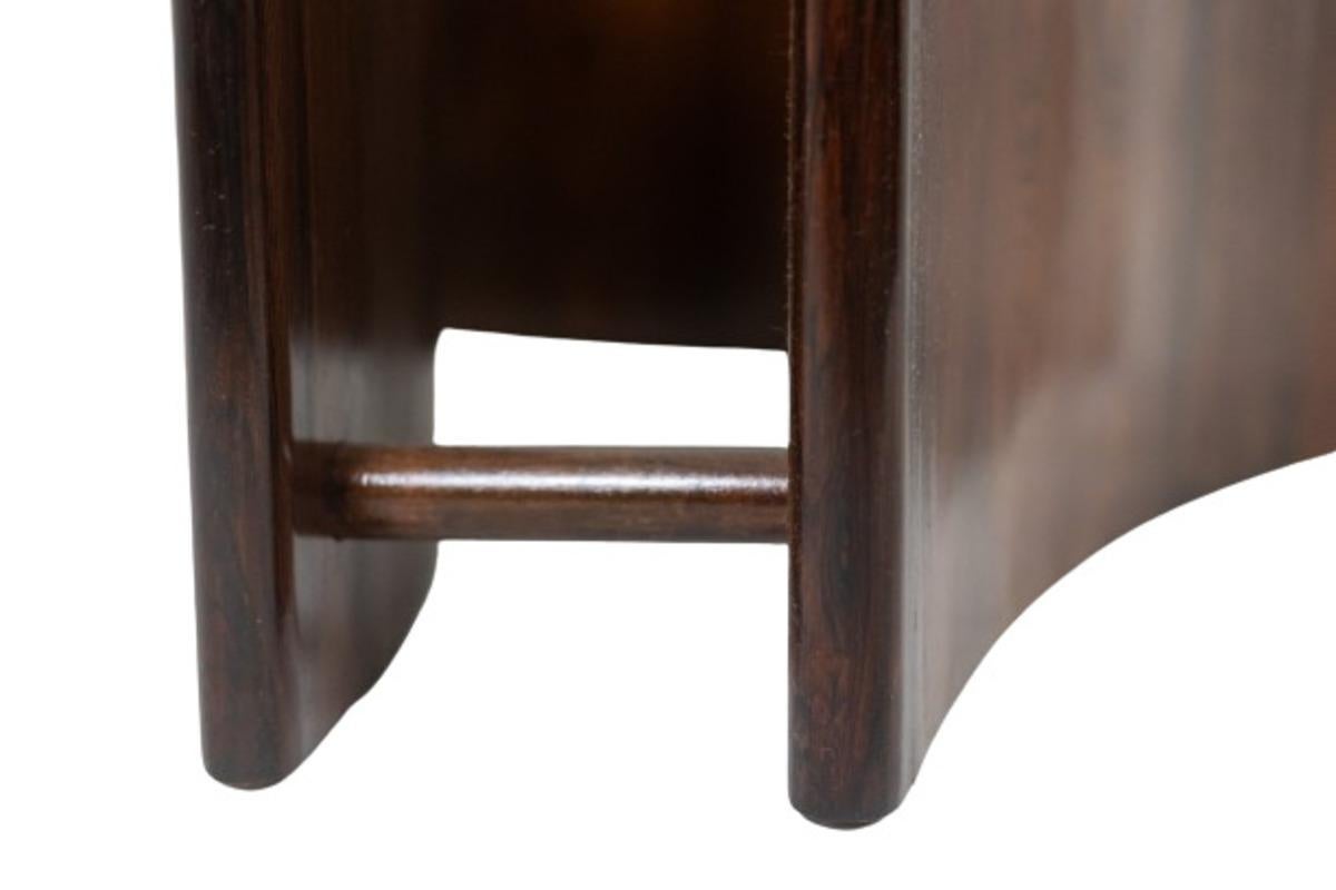 20ième siècle Table basse en palissandre, de forme concave. 1970s. en vente