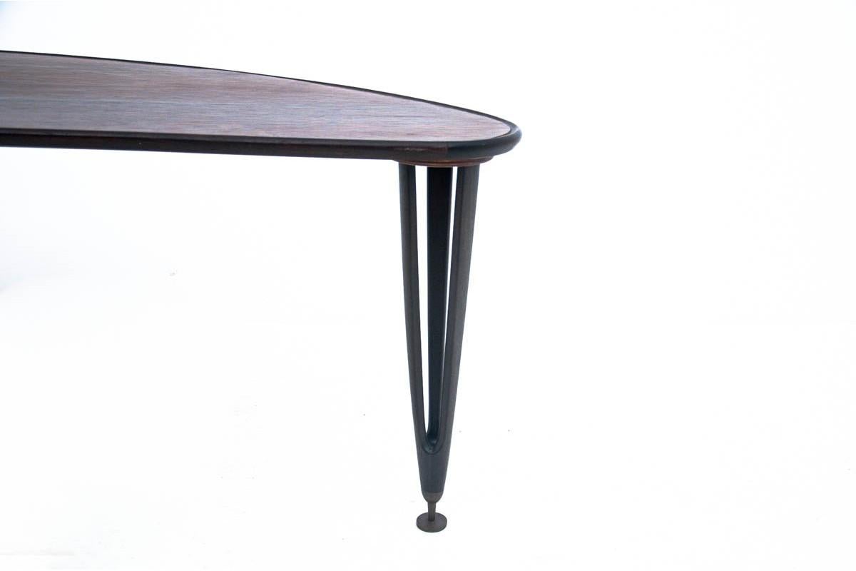 Danish rosewood coffee table, 1960s

Very good condition.

Dimensions:

Height 52 cm, length 134 cm, diameter 67 cm.