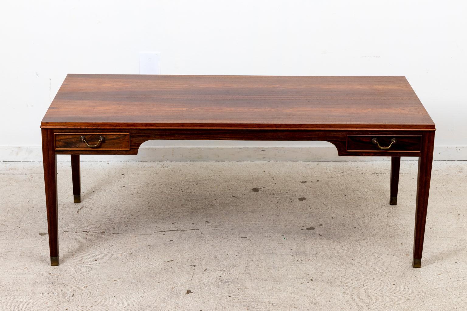 Mid-Century Modern Rosewood Coffee Table For Sale