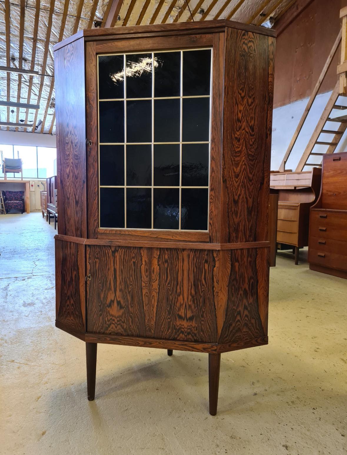 Rosewood Corner Cabinet In Good Condition For Sale In Puslinch, ON