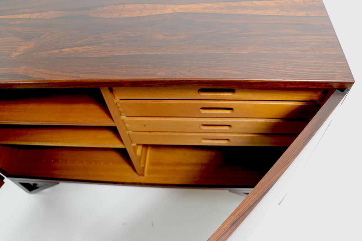 Svend Langkilde meuble de rangement danois en bois de rose par Lankilde Mobler pour Illums Bolighus en vente 2