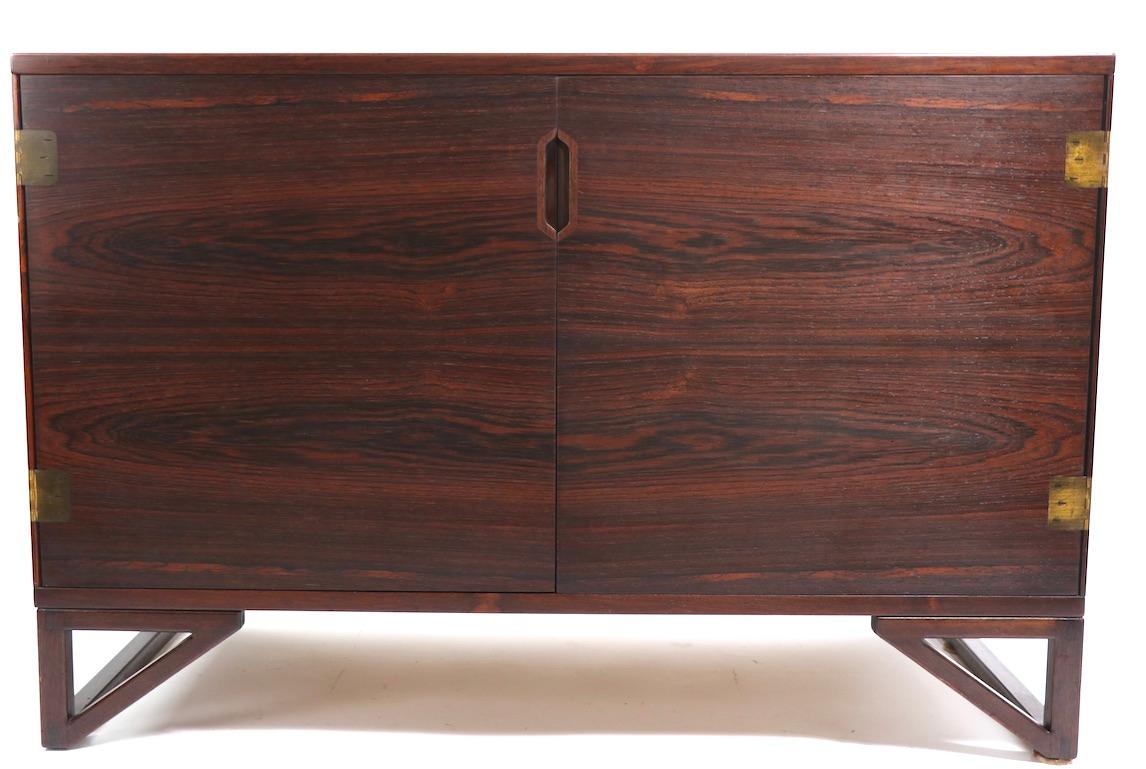 Svend Langkilde meuble de rangement danois en bois de rose par Lankilde Mobler pour Illums Bolighus Bon état - En vente à New York, NY