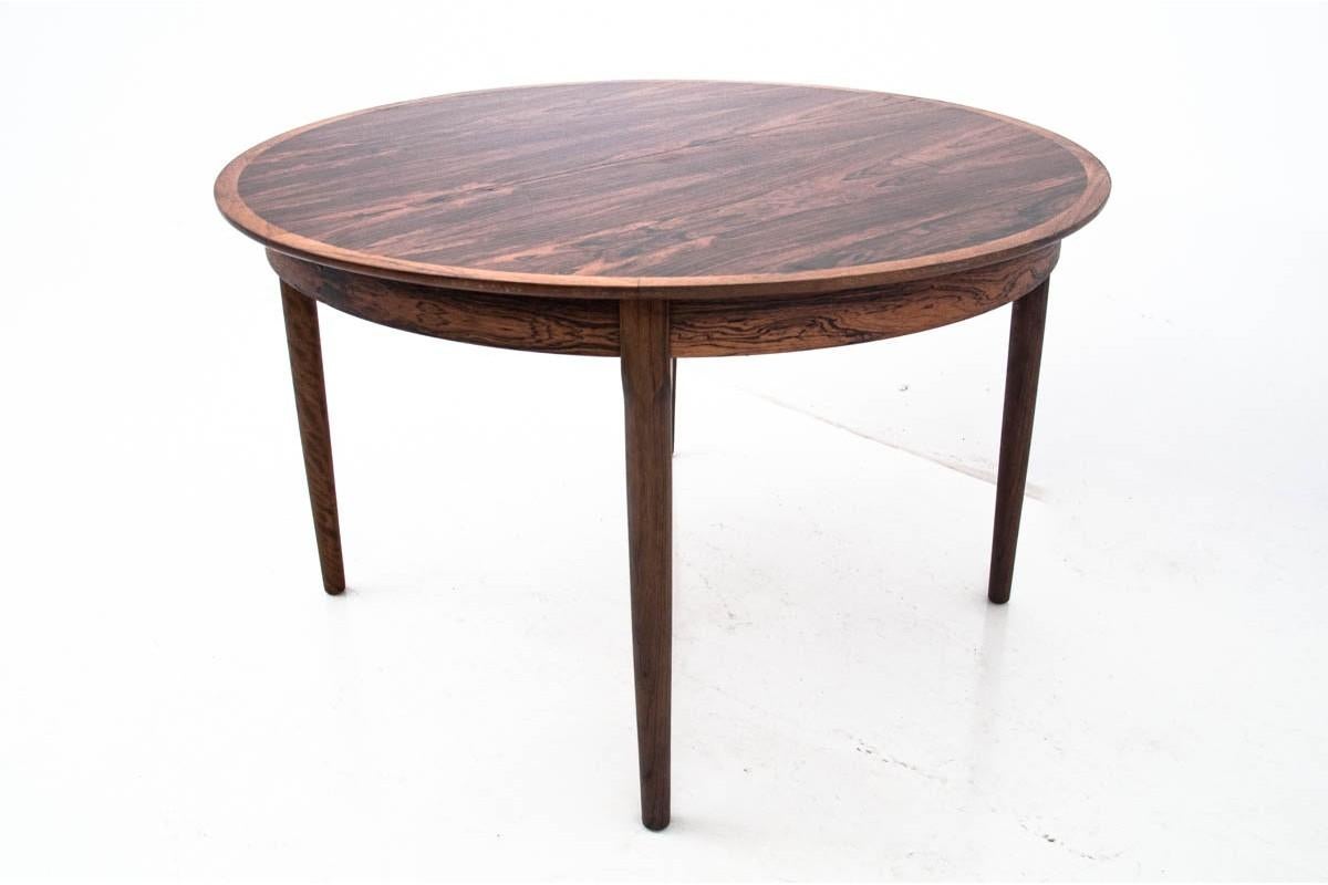 Dining table made in Denmark in the 1960s
After renovation. Excellent condition.
The possibility of folding up to 220 cm.
  