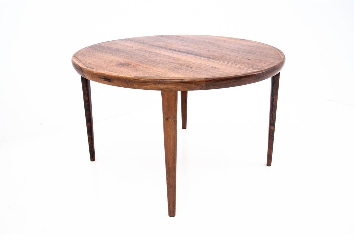 Dining table made in Denmark in the 1960s
After renovation. Excellent condition. 
The possibility of folding up to 220 cm.
  