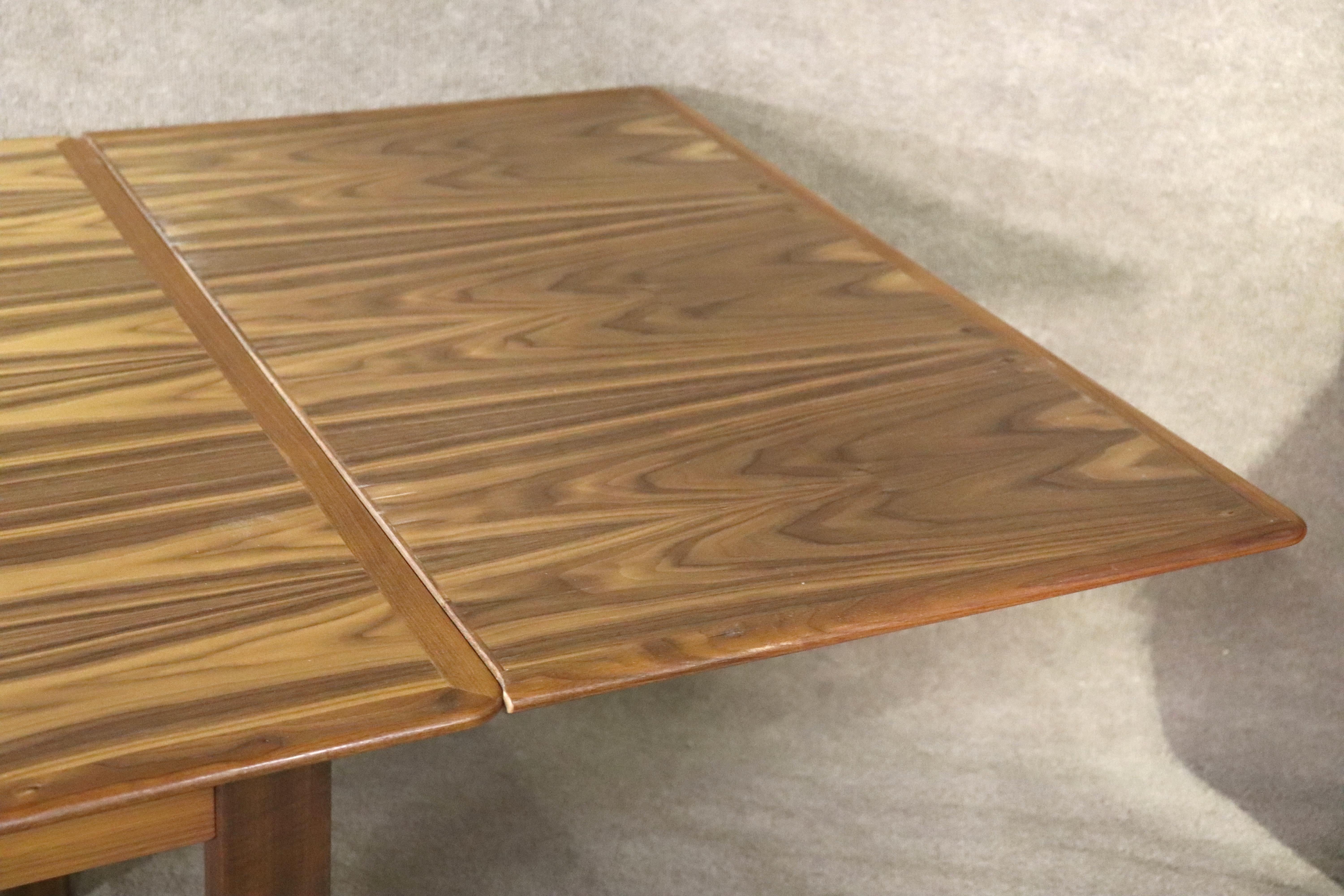 Mesa de comedor extensible danesa de palisandro siglo XX en venta