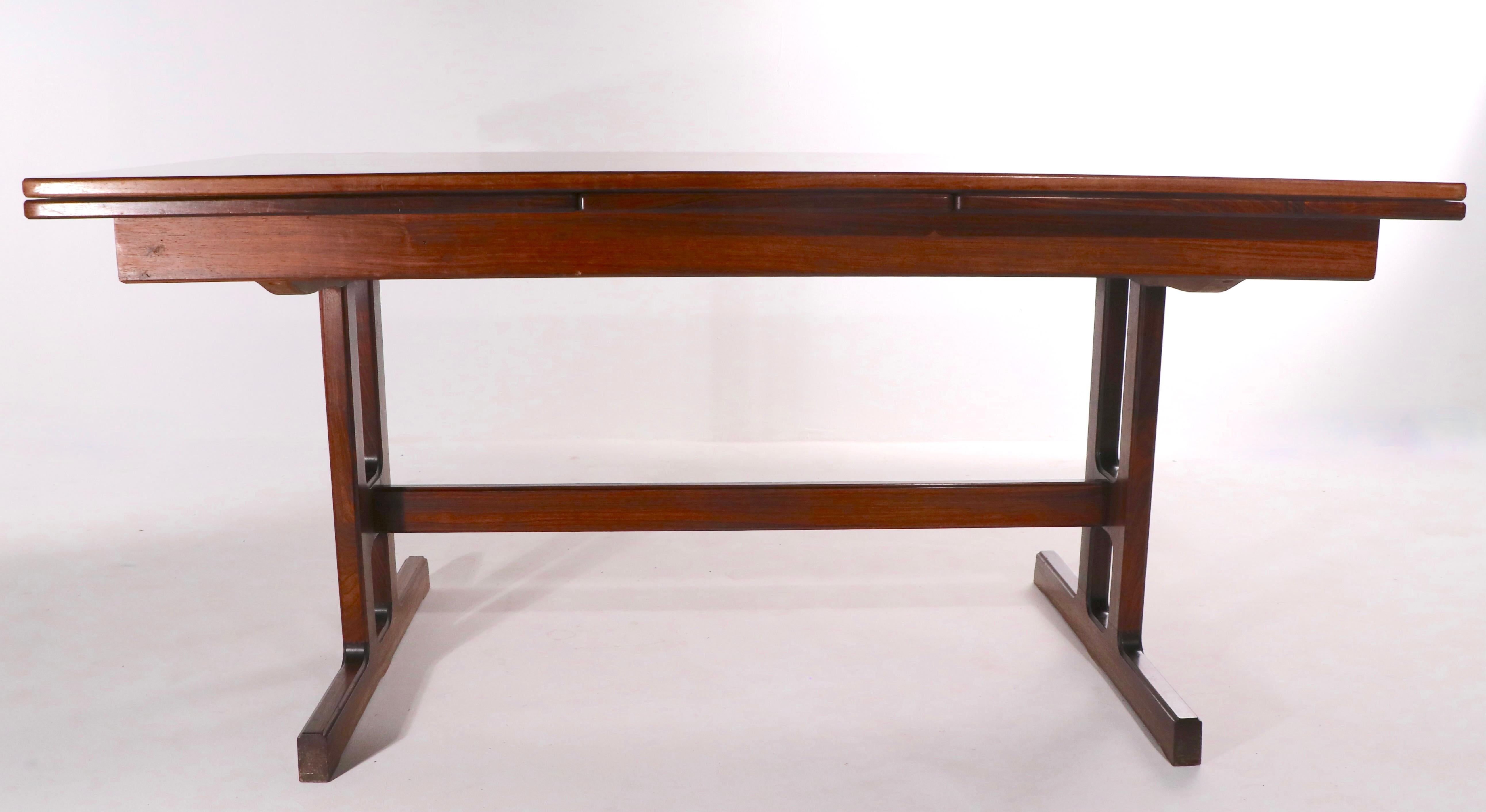 Rosewood Danish Mid-Century Modern Extension Dining Table att to Hvidt  Molgaard In Good Condition For Sale In New York, NY