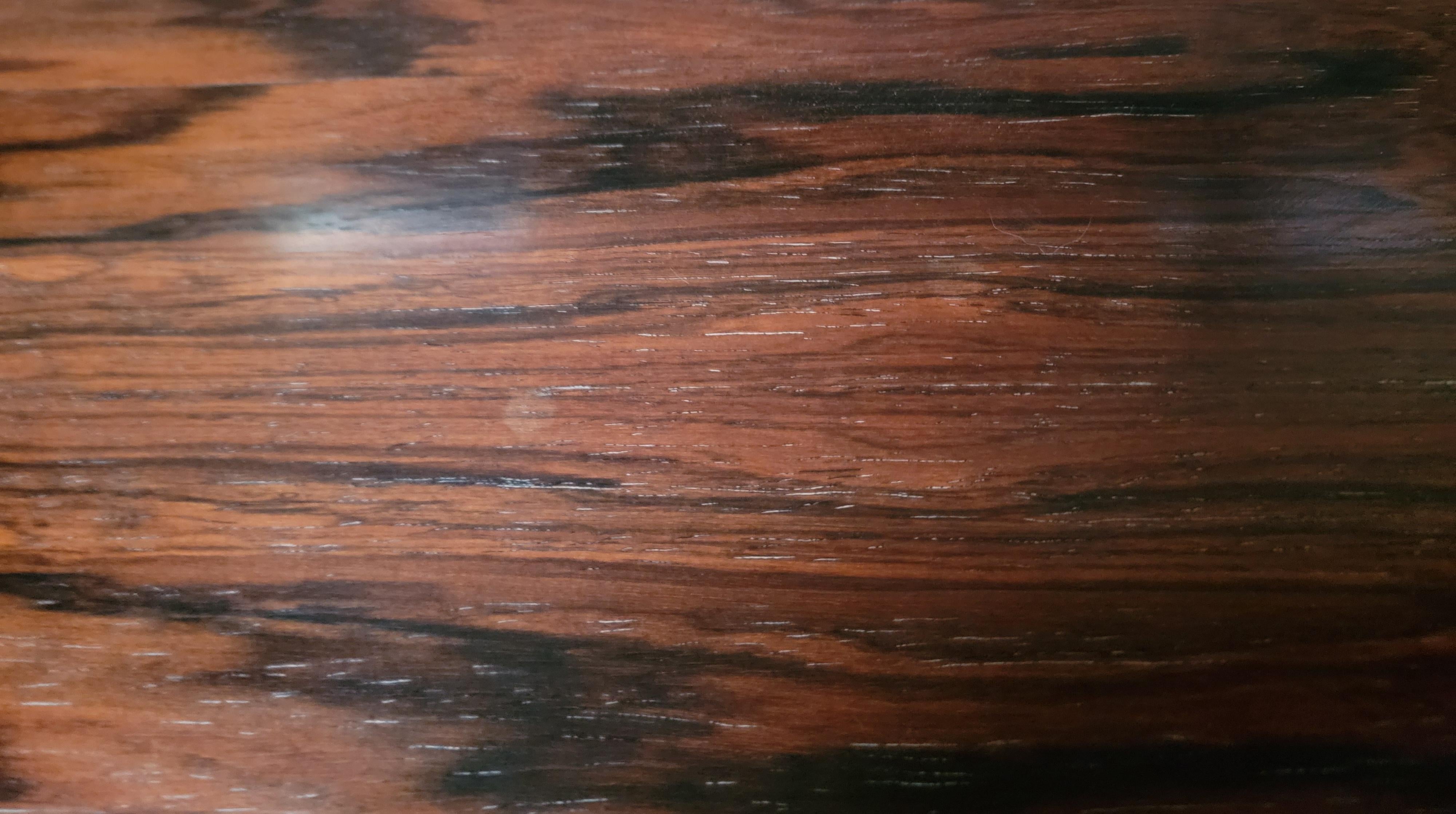 Credenza moderna danese in palissandro con ante a tamburo in vendita 3