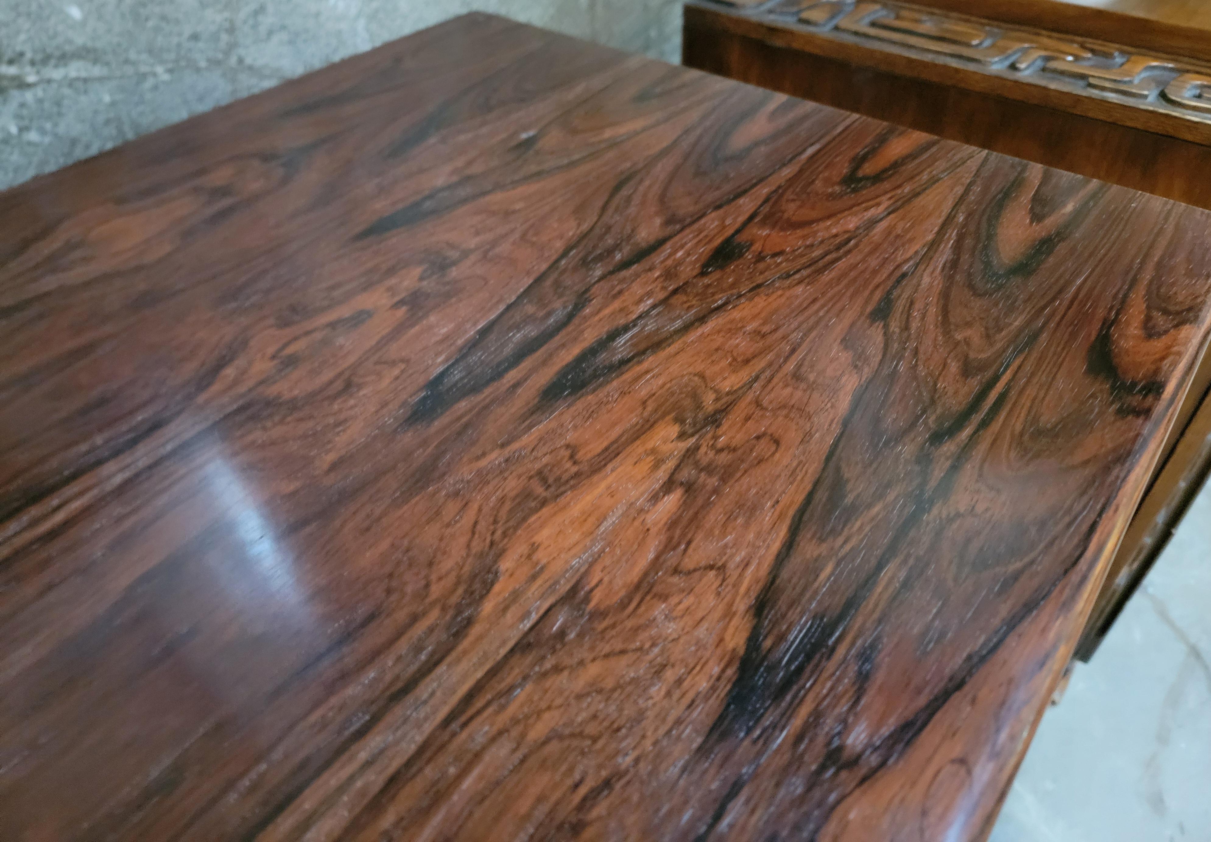 Credenza moderna danese in palissandro con ante a tamburo in vendita 4