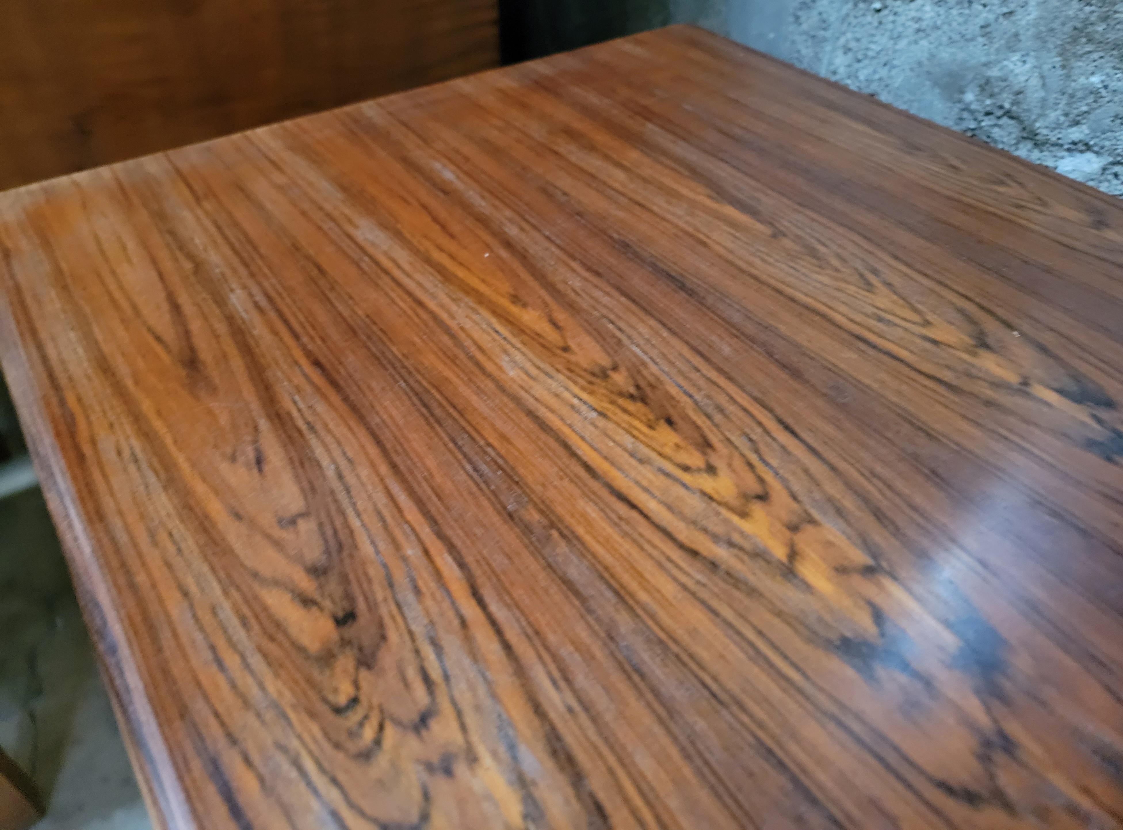 Credenza moderna danese in palissandro con ante a tamburo in vendita 2