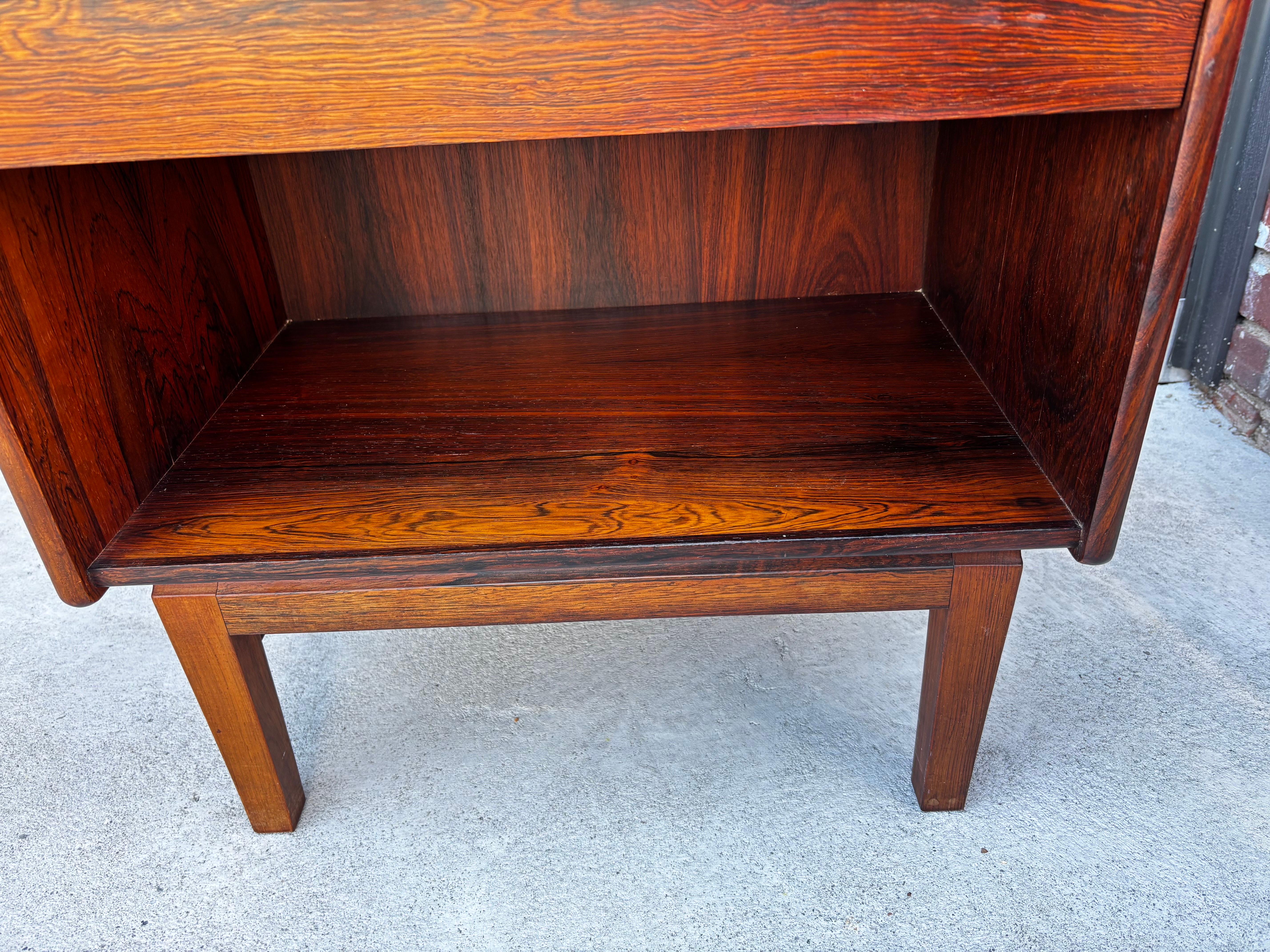 20ième siècle Table de nuit danoise en bois de rose en vente