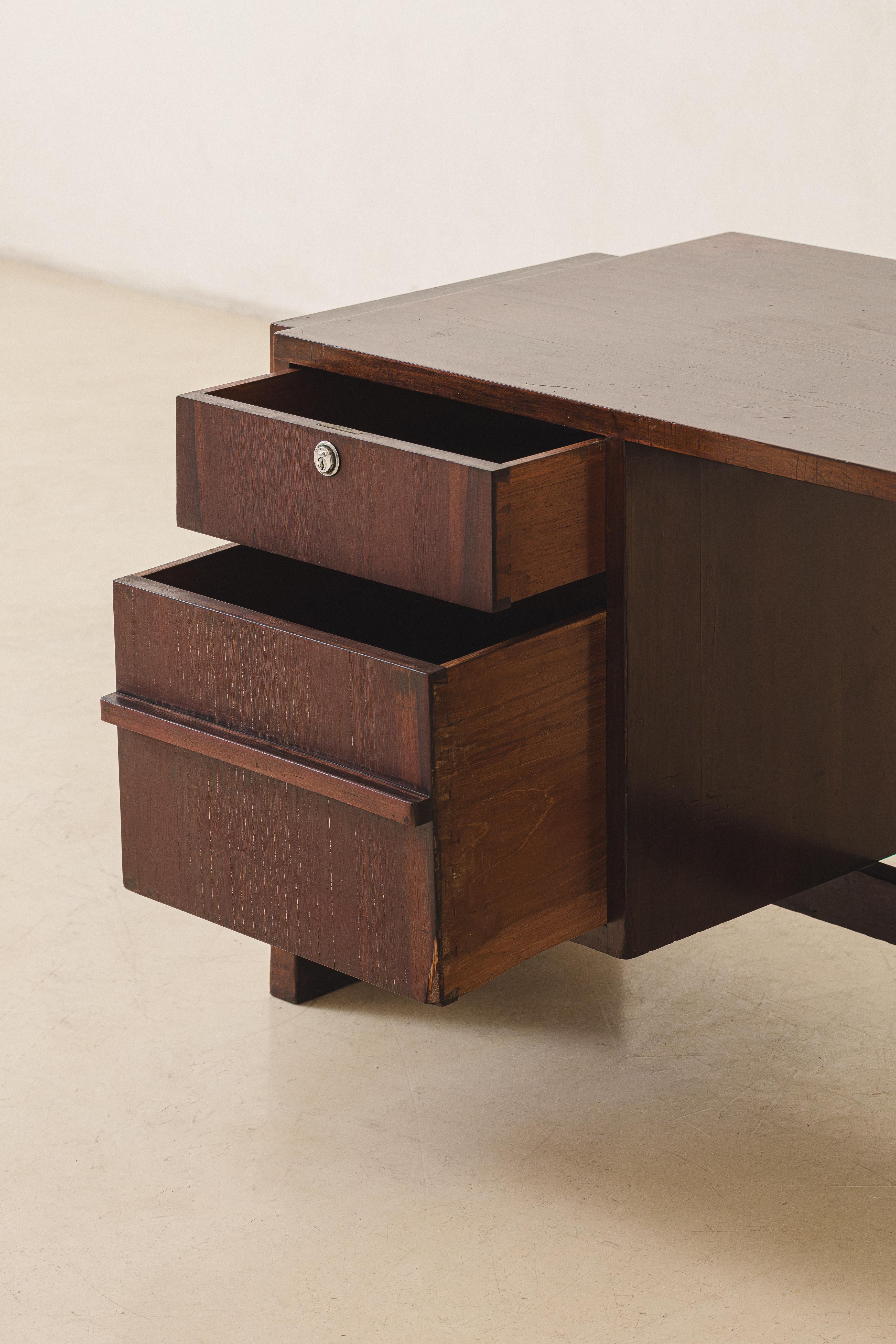 Rosewood Desk Brazilian Midcentury Design by Joaquim Tenreiro, 1960s  For Sale 4