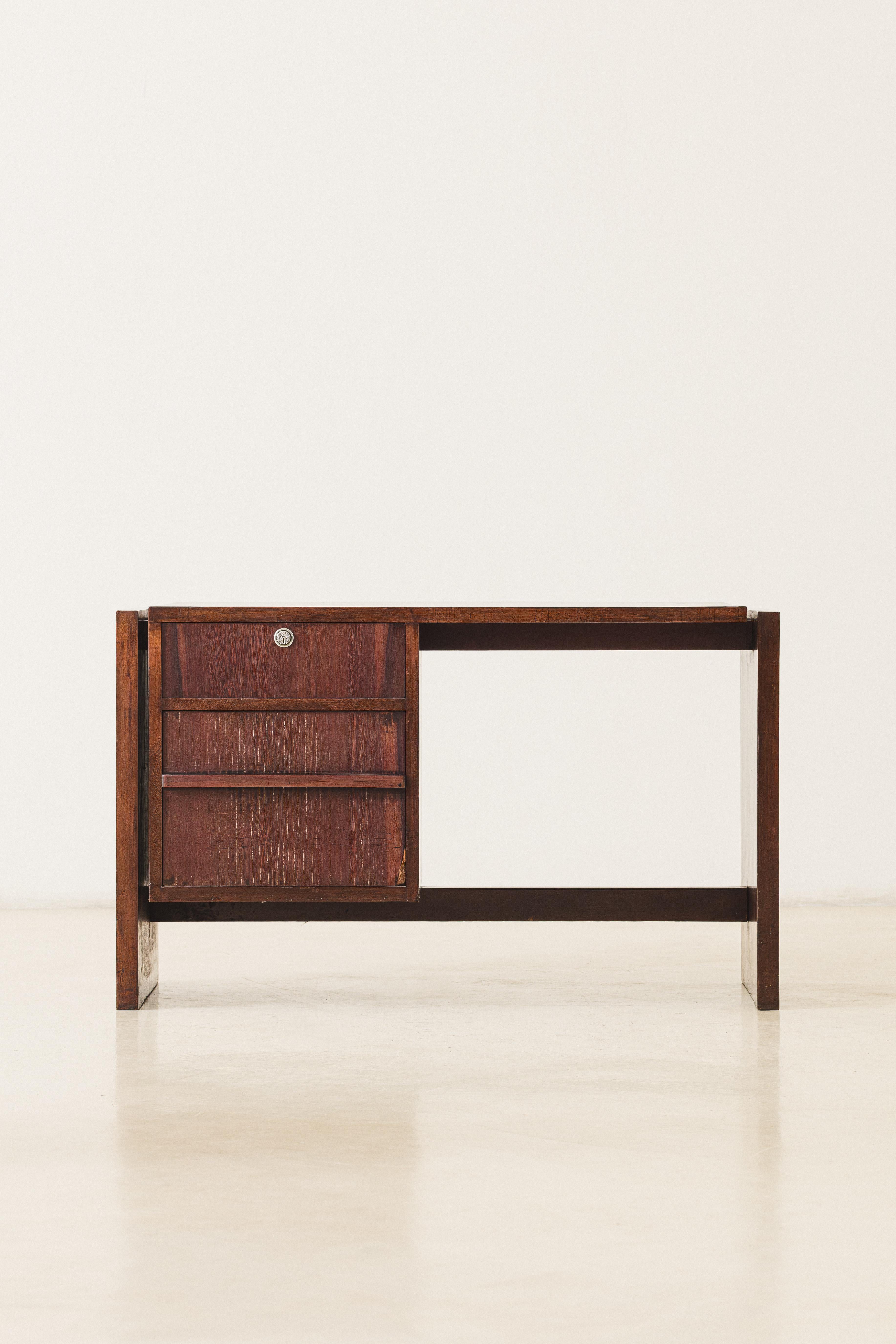 Mid-20th Century Rosewood Desk Brazilian Midcentury Design by Joaquim Tenreiro, 1960s  For Sale