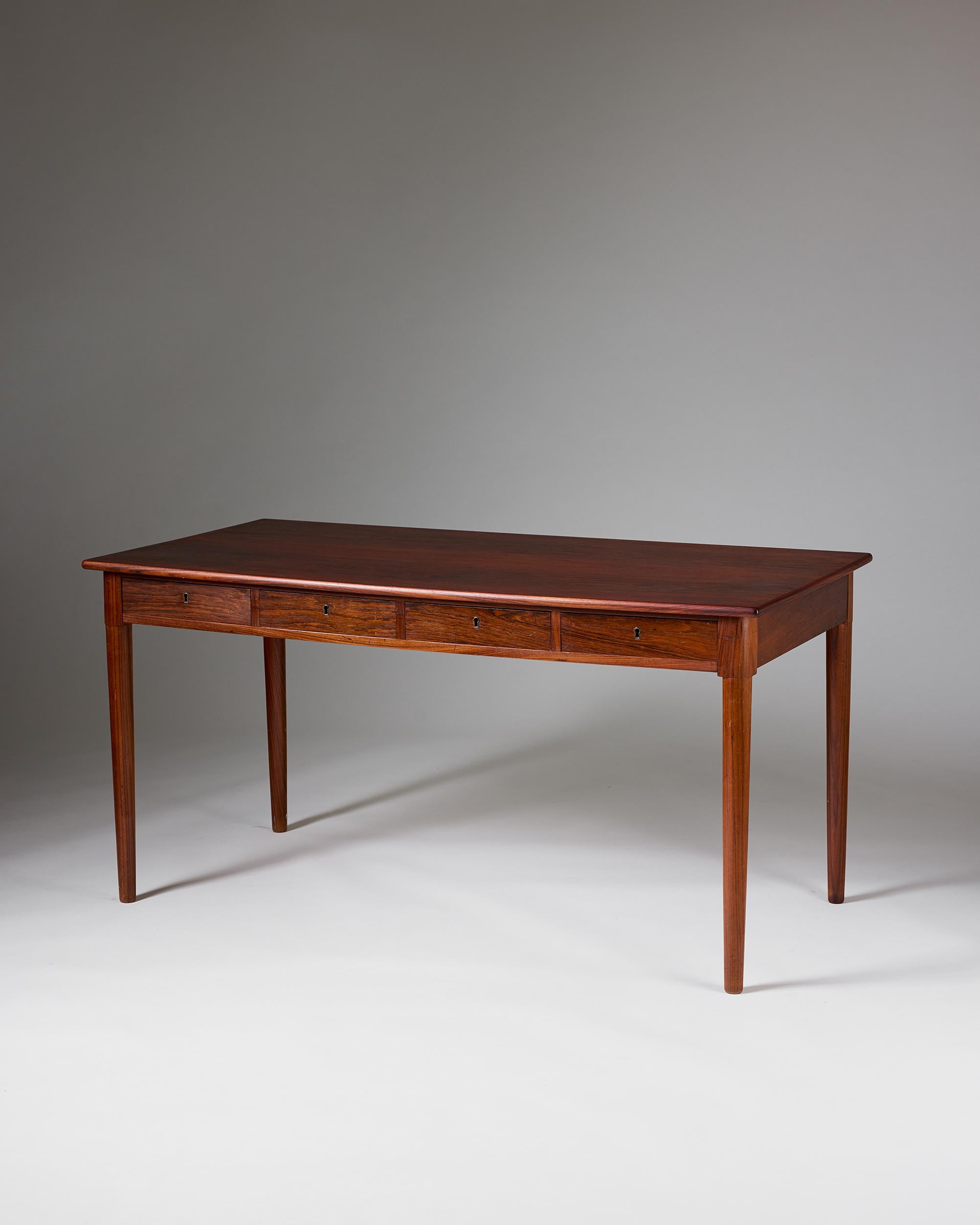 Scrivania in palissandro di Anonymous Denmark, anni 1950-60 In condizioni buone in vendita a Stockholm, SE