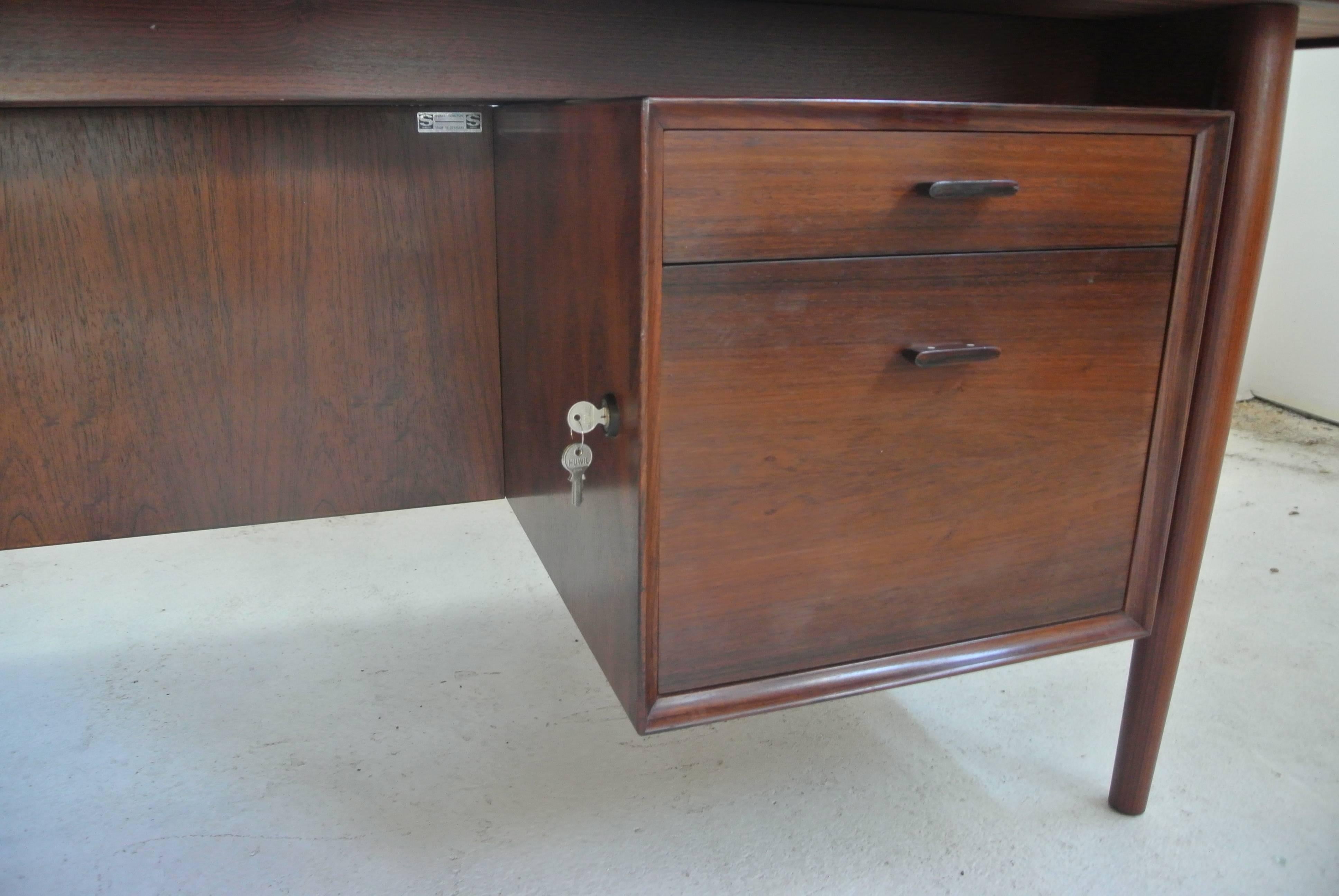 Rosewood Desk by. Arne Vodder for Sibast For Sale 1