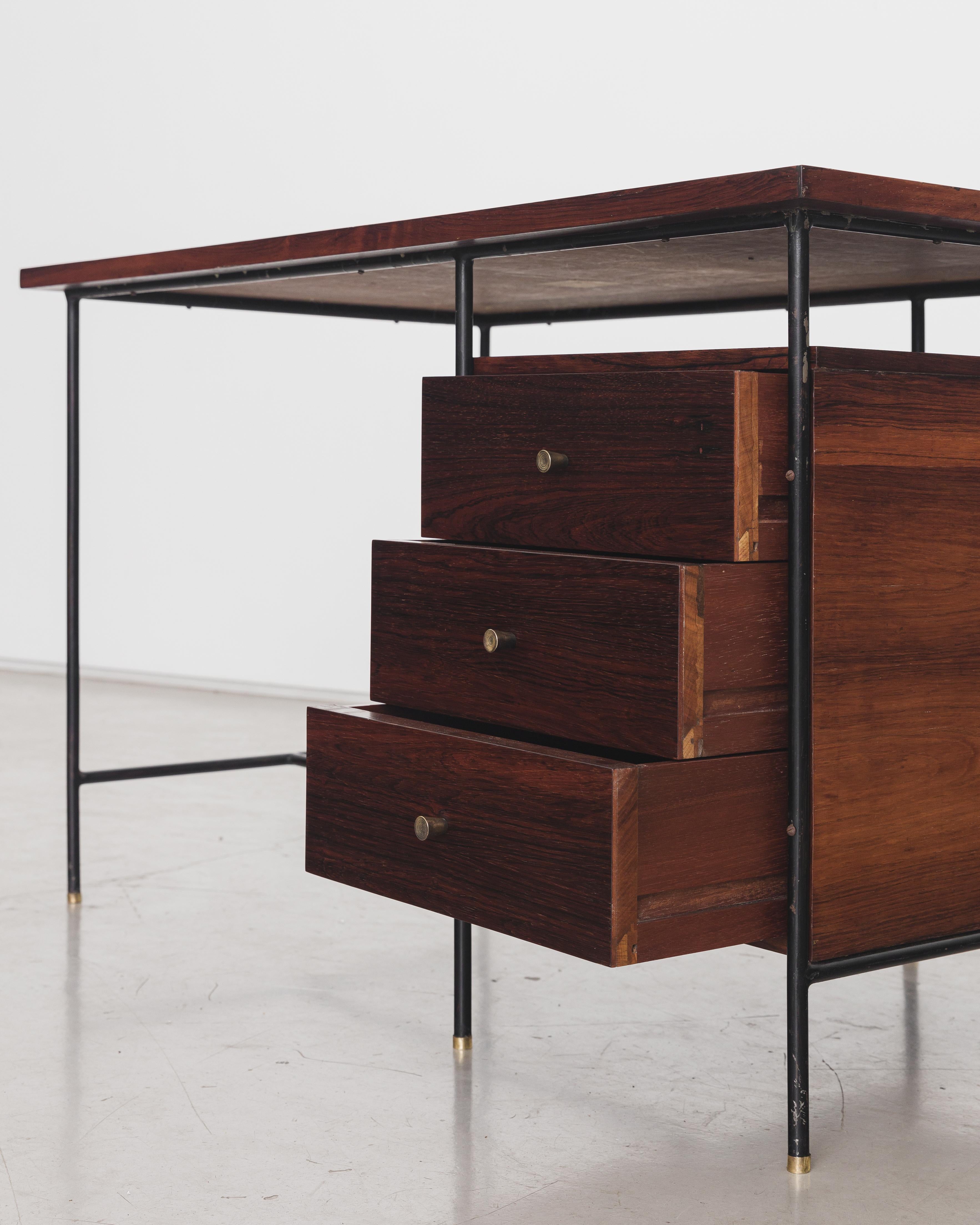 Mid-Century Modern Rosewood Desk by Geraldo de Barros 1950s, Brazilian Midcentury Design For Sale