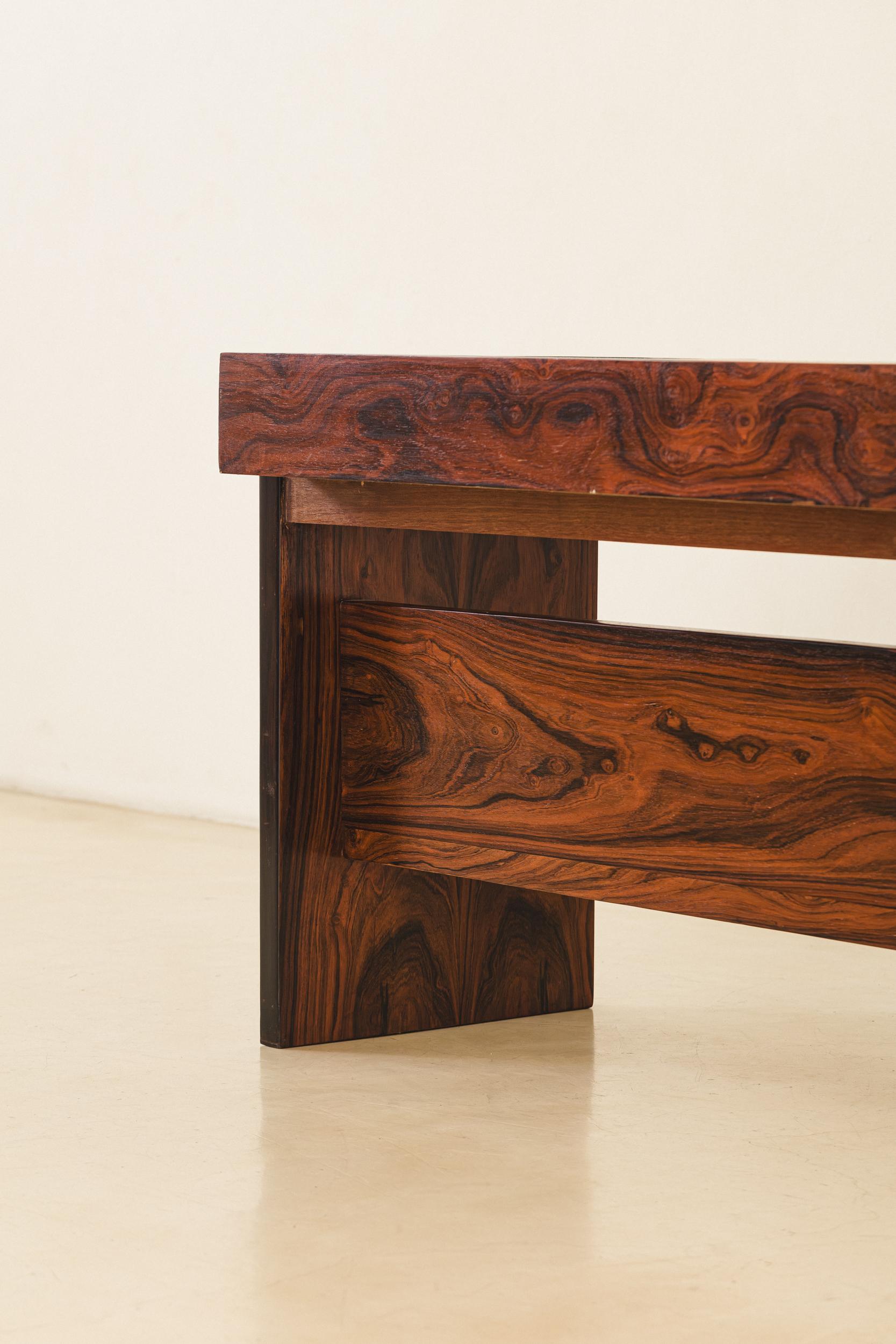 Rosewood Desk by Joaquim Tenreiro, Bloch Editors, 1960s, Brazilian Midcentury For Sale 4