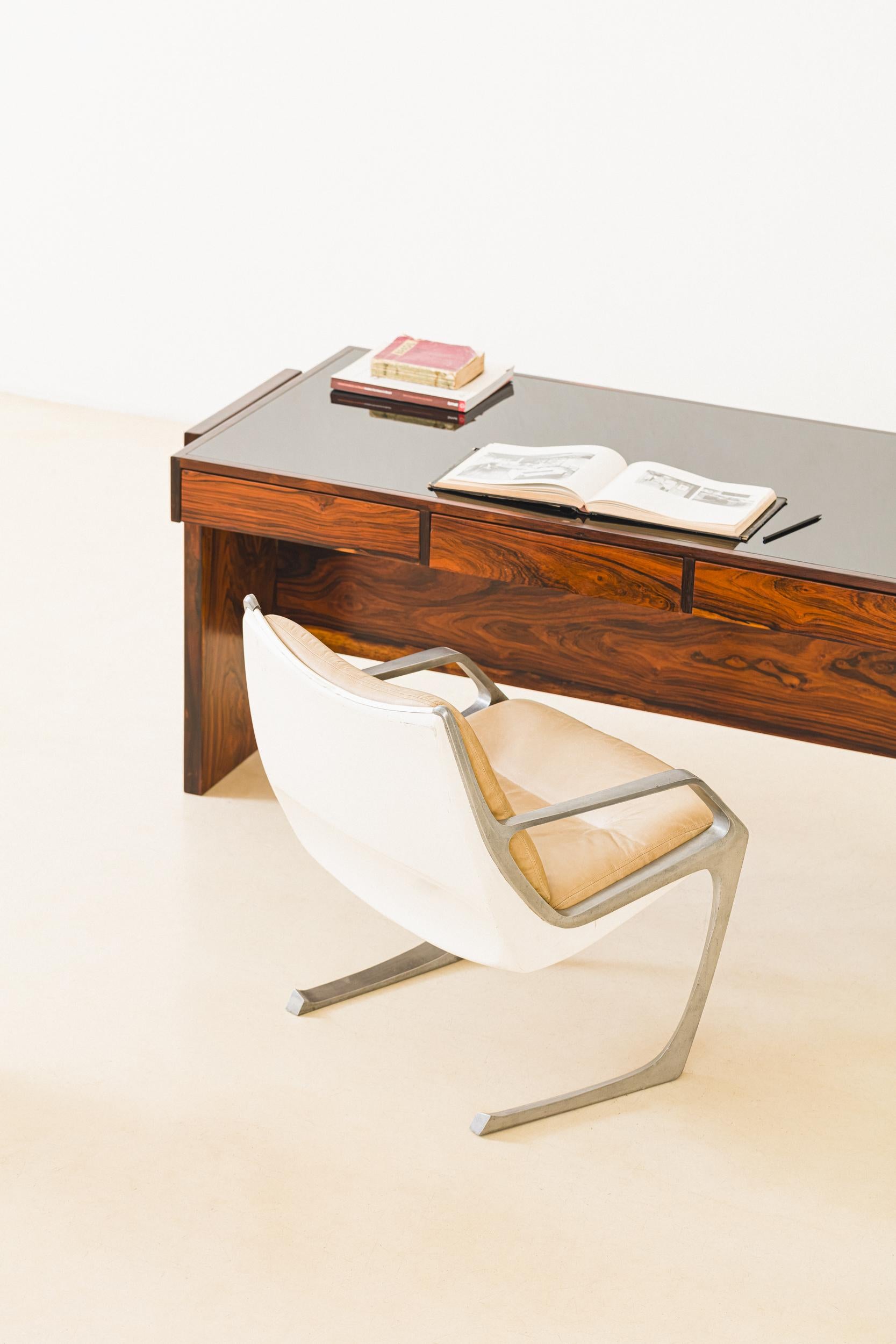 Rosewood Desk by Joaquim Tenreiro, Bloch Editors, 1960s, Brazilian Midcentury For Sale 8
