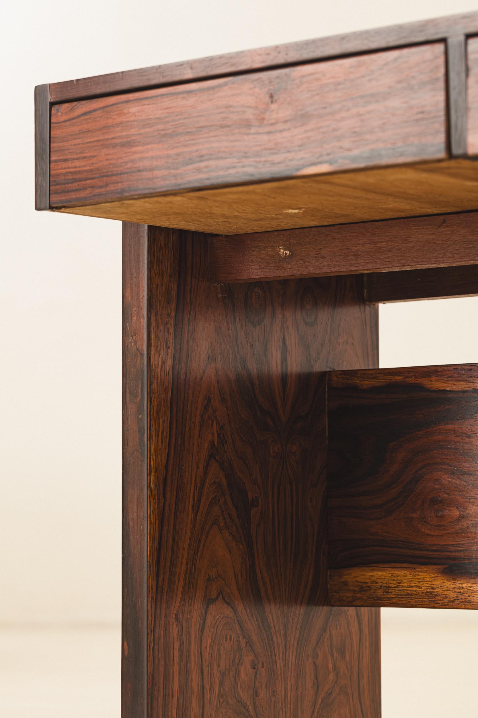Rosewood Desk by Joaquim Tenreiro, Bloch Editors, 1960s, Brazilian Midcentury For Sale 3