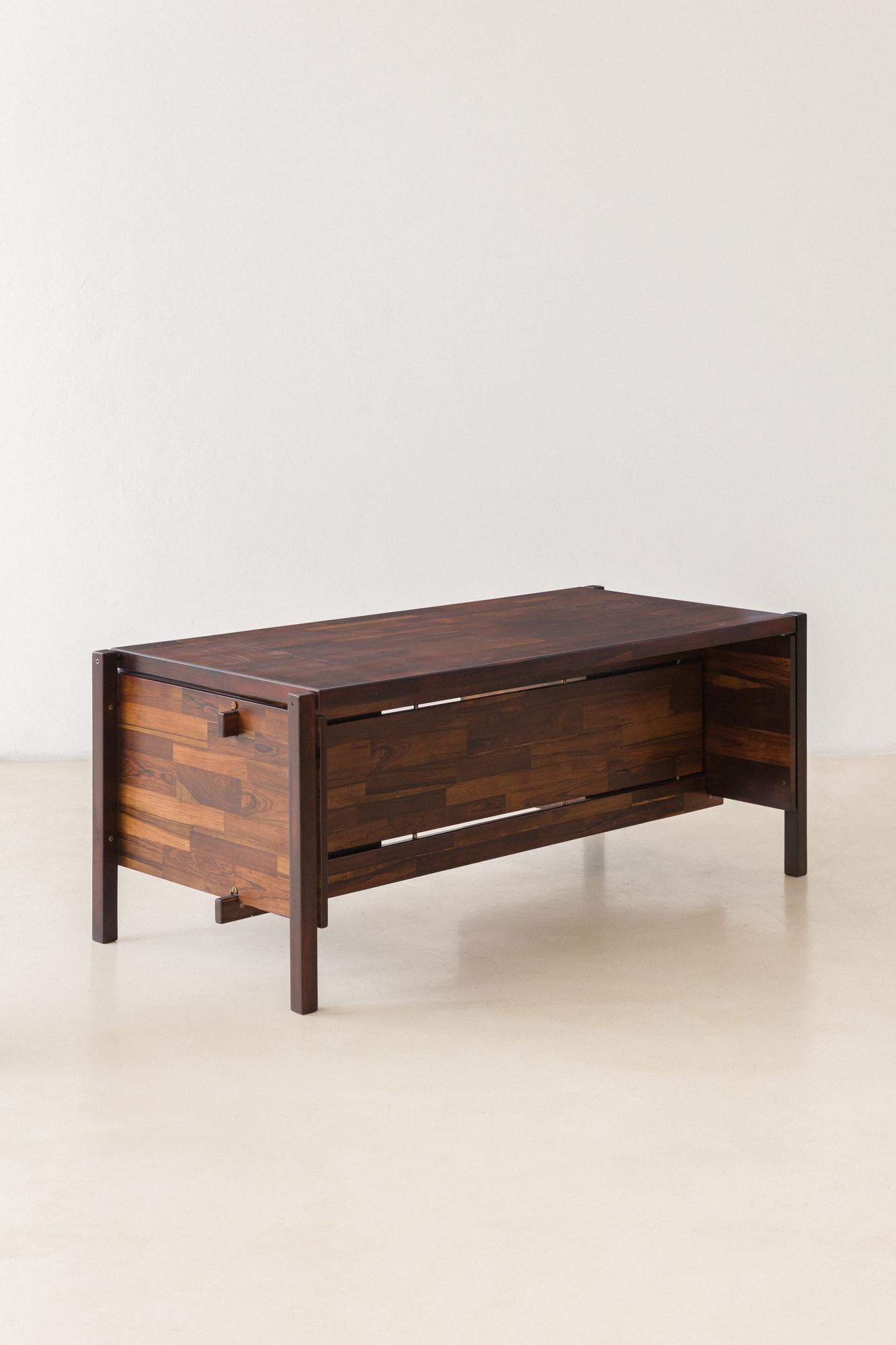 This Rosewood Desk, designed by Jorge Zalszupin (1922-2020) and manufactured by L'Atelier in the 1960s, is a great way to have the diversity of different tones of Rosewood in just one piece.

Zalszupin's work as a designer, entrepreneur, and manager
