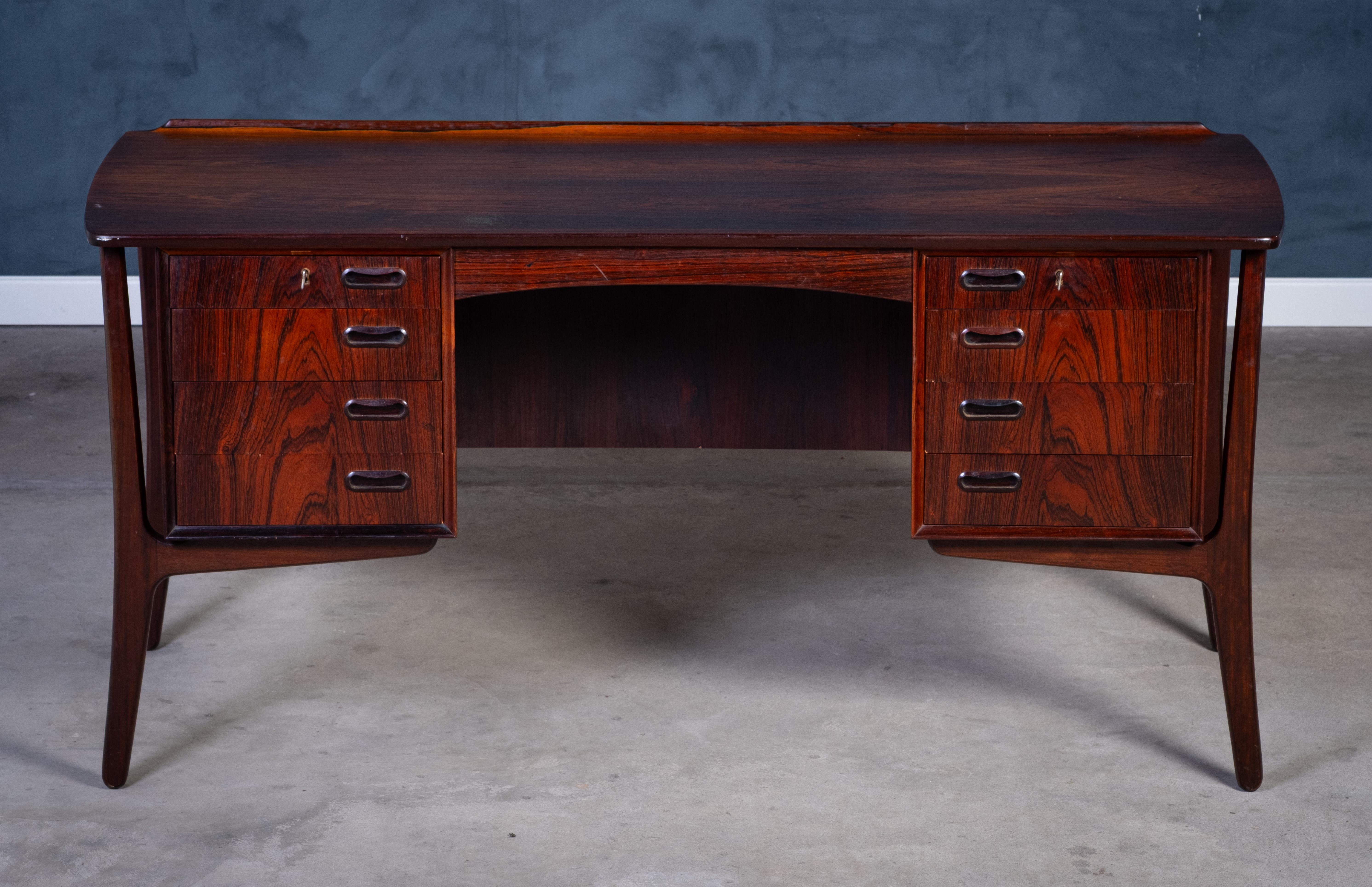 Metà XX secolo Scrivania in palissandro di Svend Åge Madsen per H. & A. Hansen, anni '60 in vendita