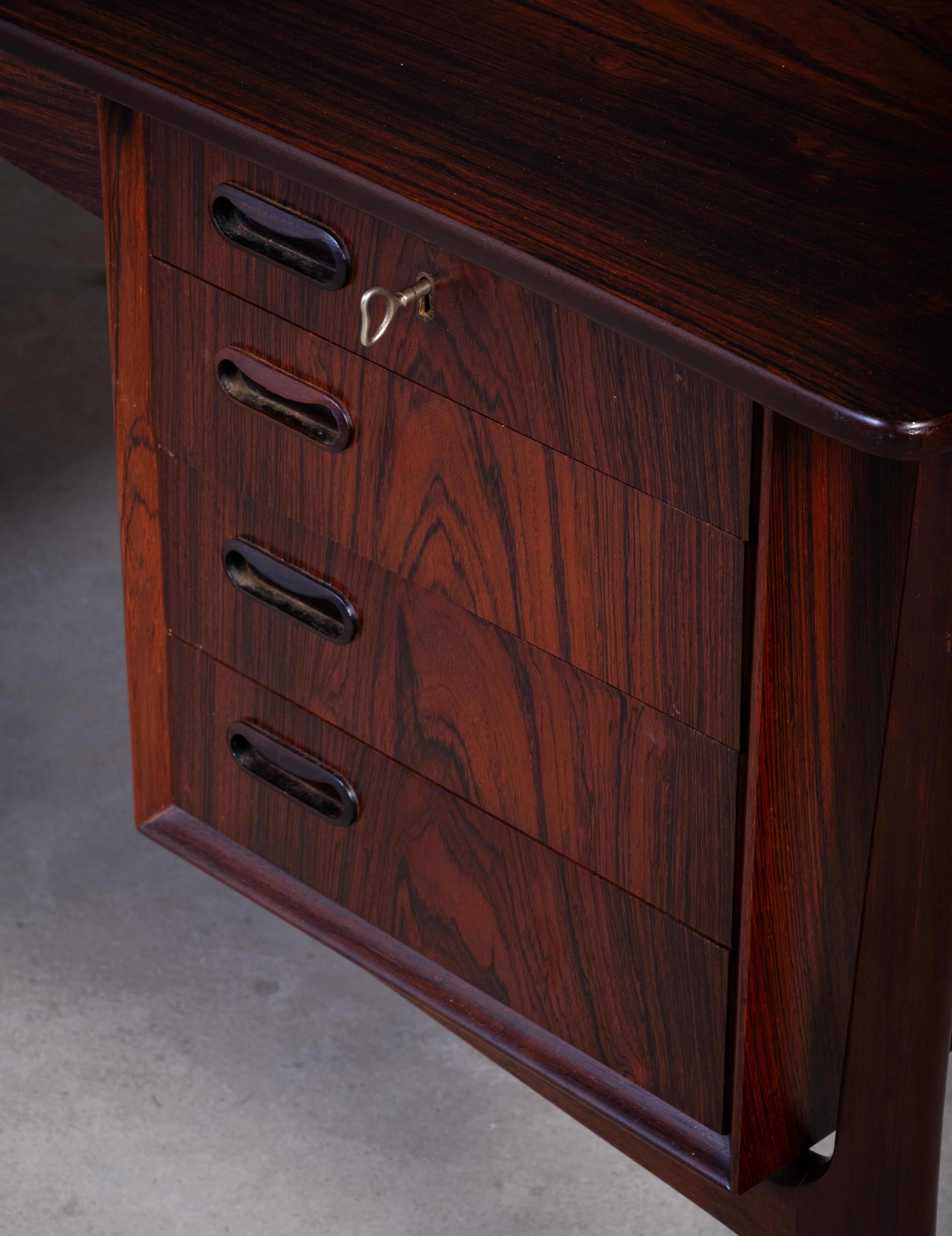 Scrivania in palissandro di Svend Åge Madsen per H. & A. Hansen, anni '60 in vendita 1