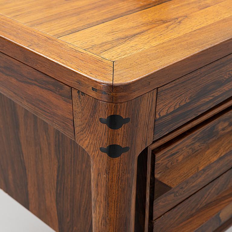 Rosewood desk by Torbjørn Afda In Good Condition For Sale In PARIS, FR