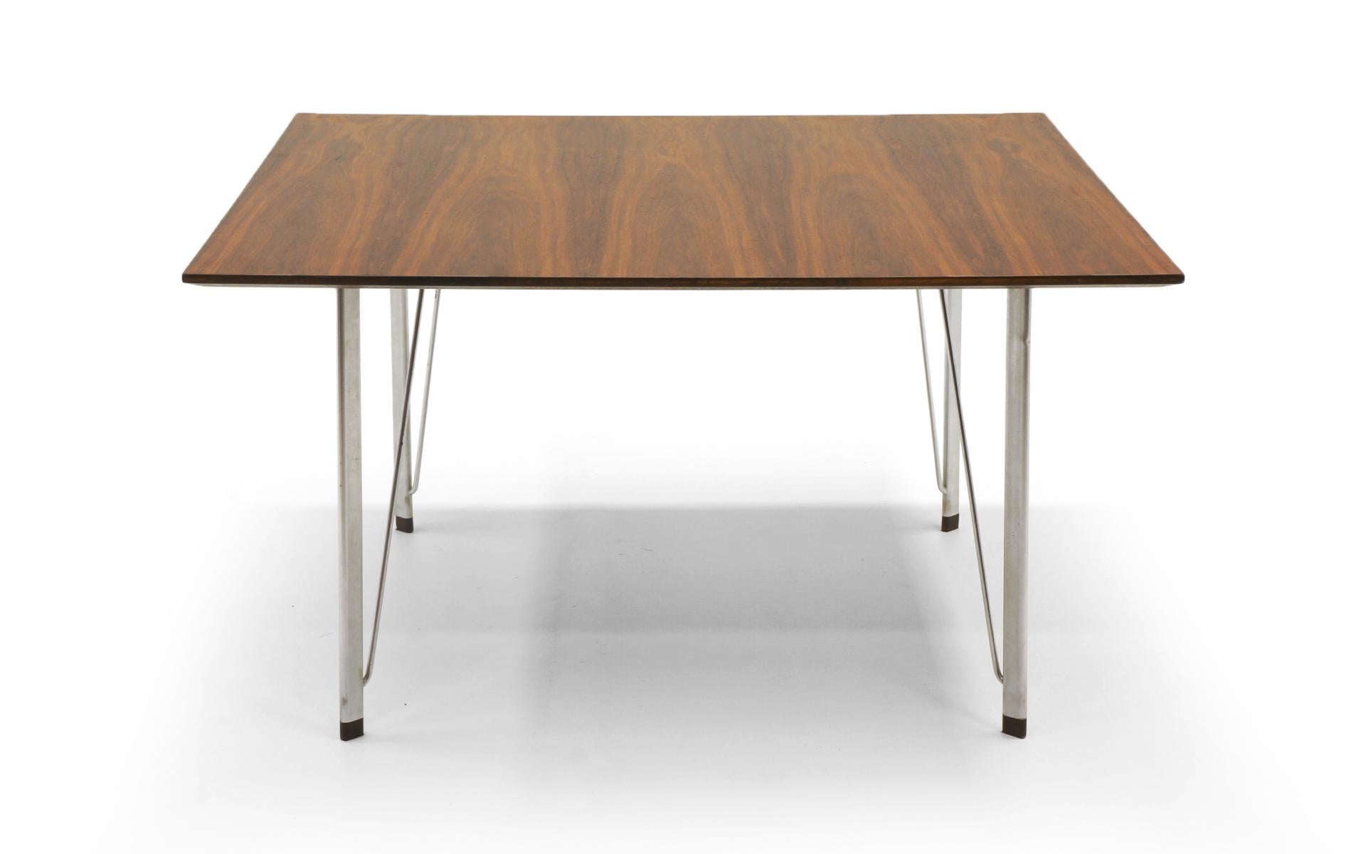 arne jacobsen table