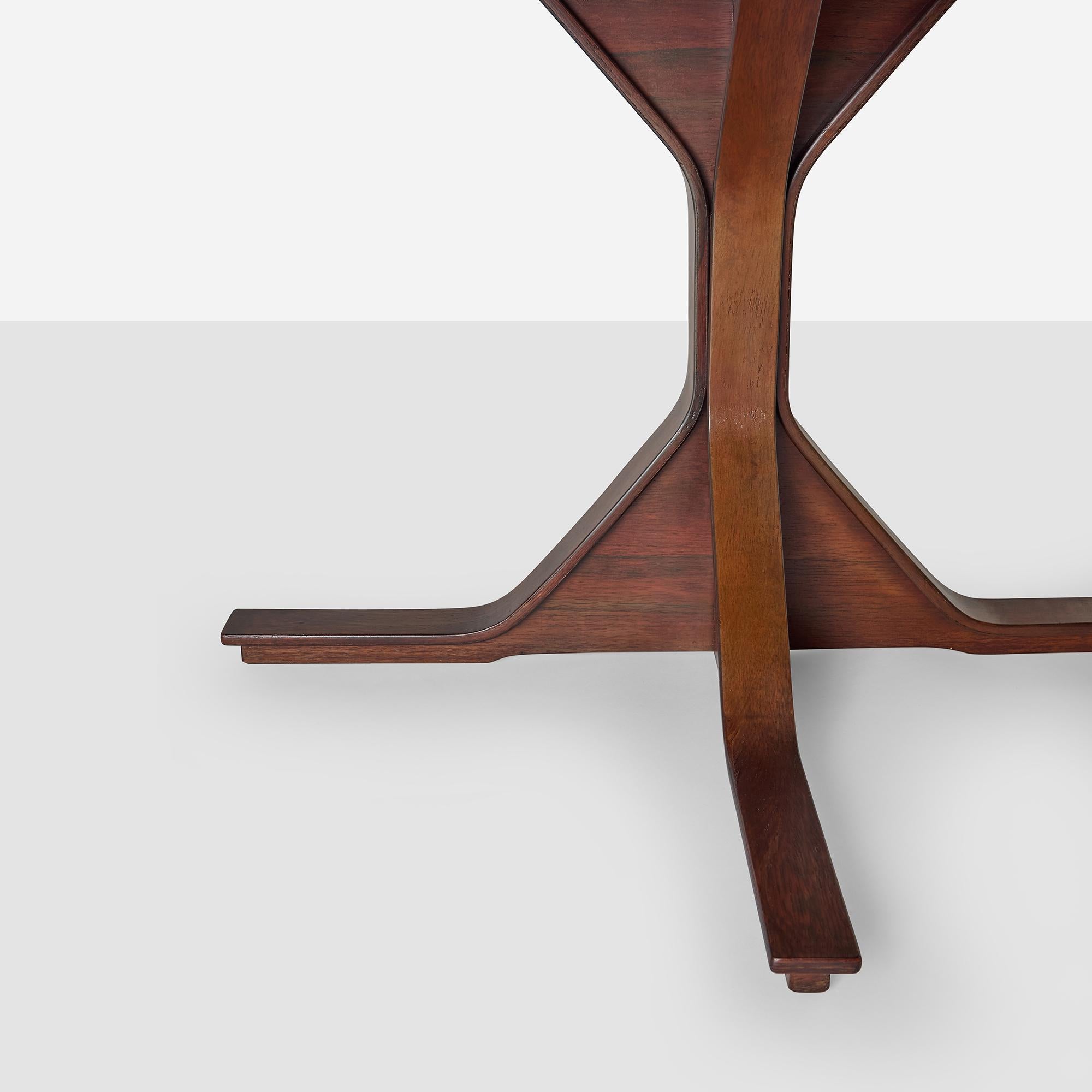 Table de salle à manger en bois de rose par Gianfranco Frattini en vente 2