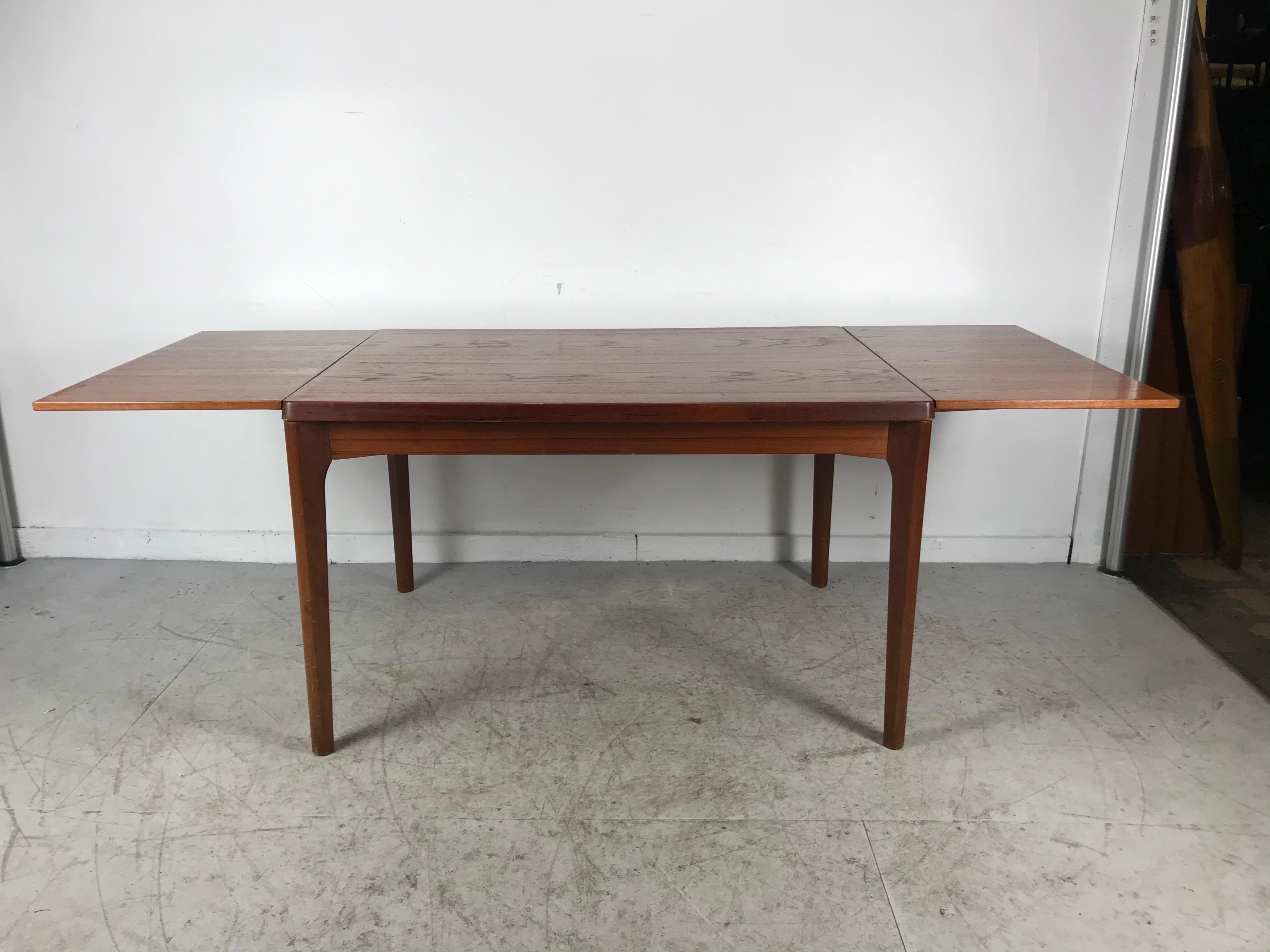 Rosewood Dining Table by Henning Kjærnulf for Vejle Møbelfabrik, 1960, Denmark In Good Condition In Buffalo, NY