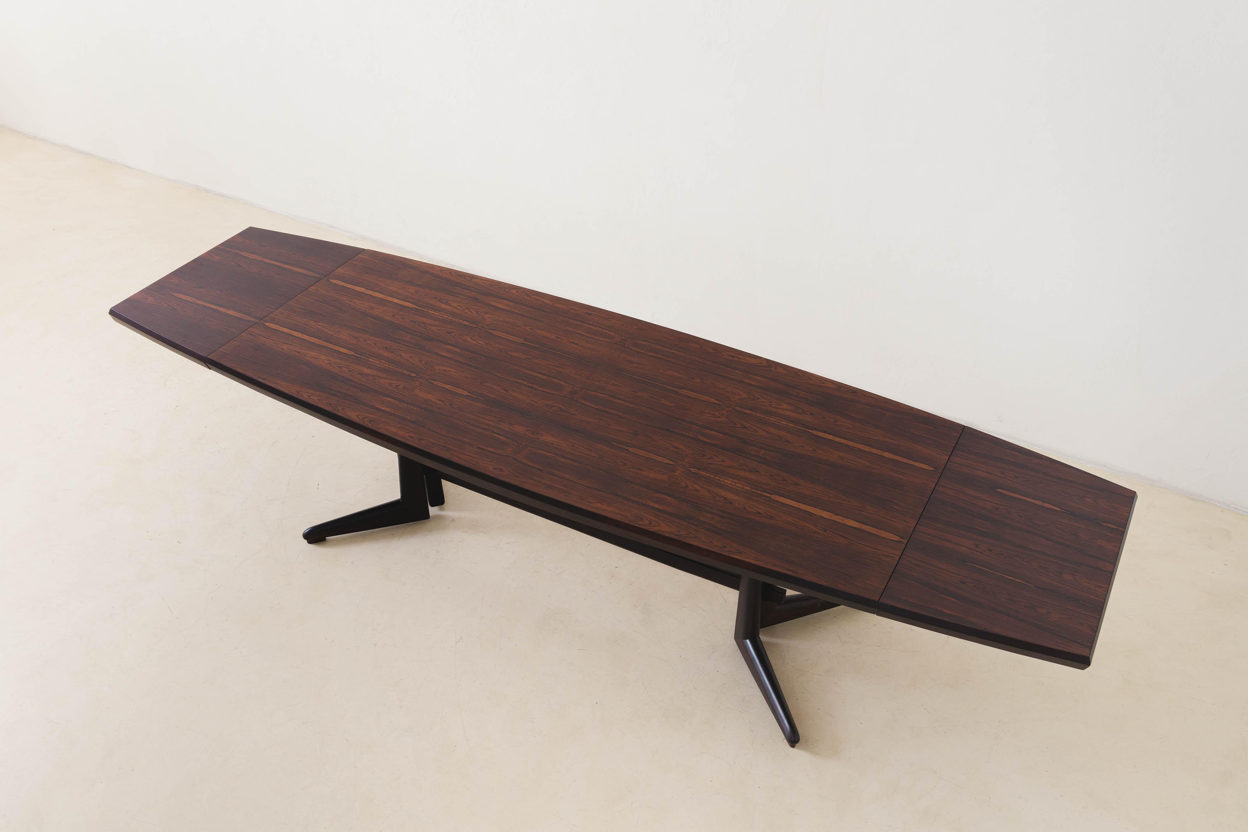 Mid-Century Modern Rosewood Dining Table by Jean Gillon, Italma, 1960s, Brazilian Midcentury For Sale