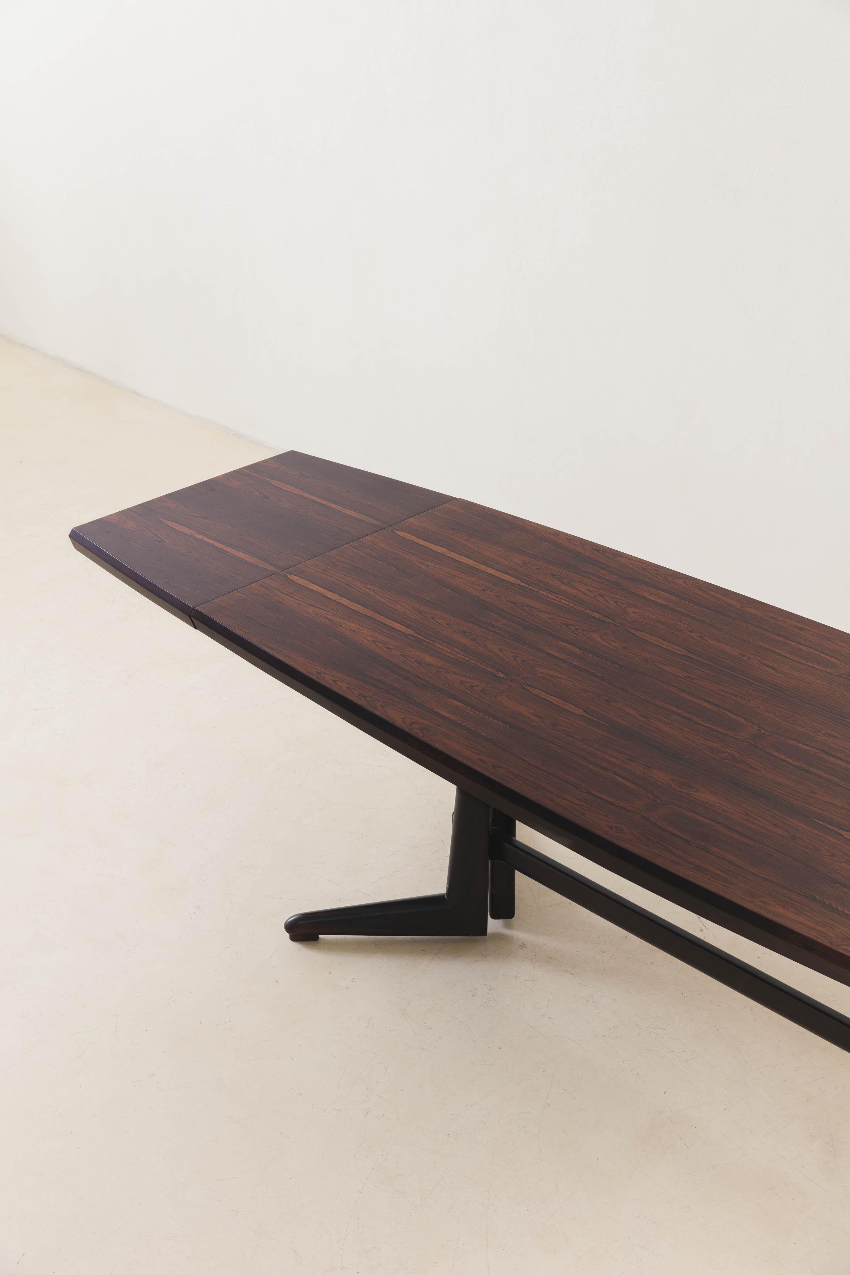 Turned Rosewood Dining Table by Jean Gillon, Italma, 1960s, Brazilian Midcentury For Sale