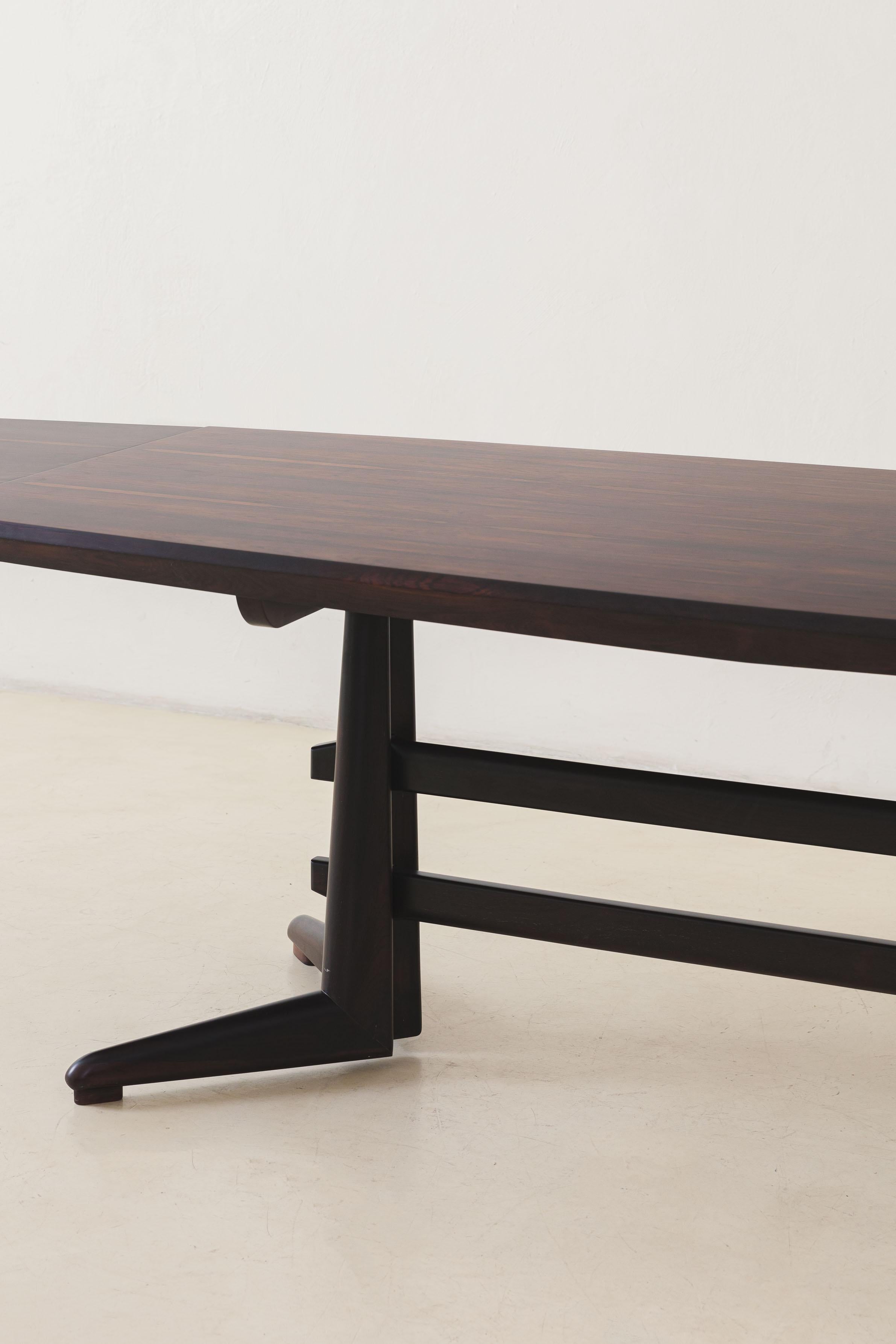 Rosewood Dining Table by Jean Gillon, Italma, 1960s, Brazilian Midcentury In Good Condition For Sale In New York, NY