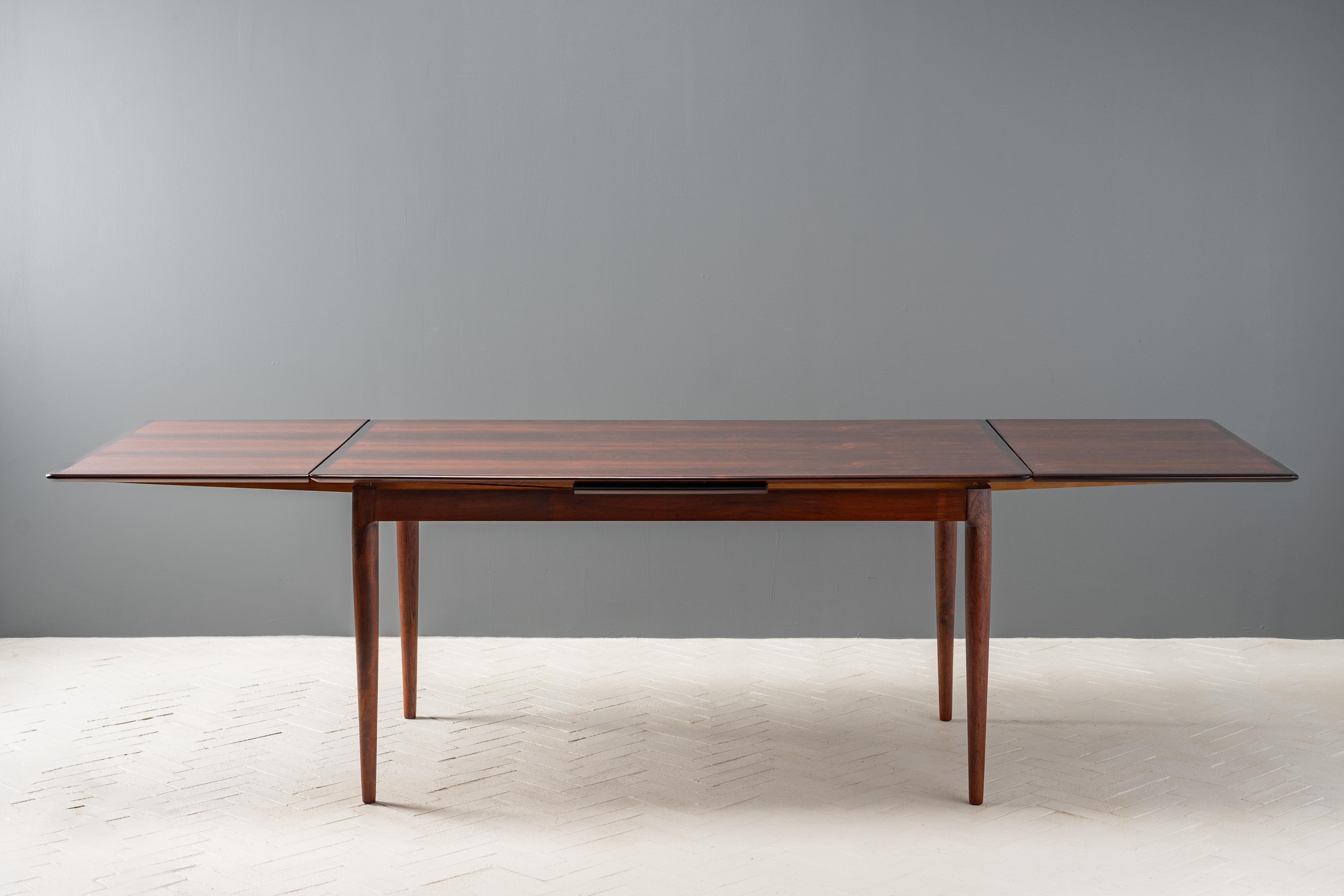 Rosewood Dining Table by Skovmand & Andersen In Good Condition In Cambridge, US