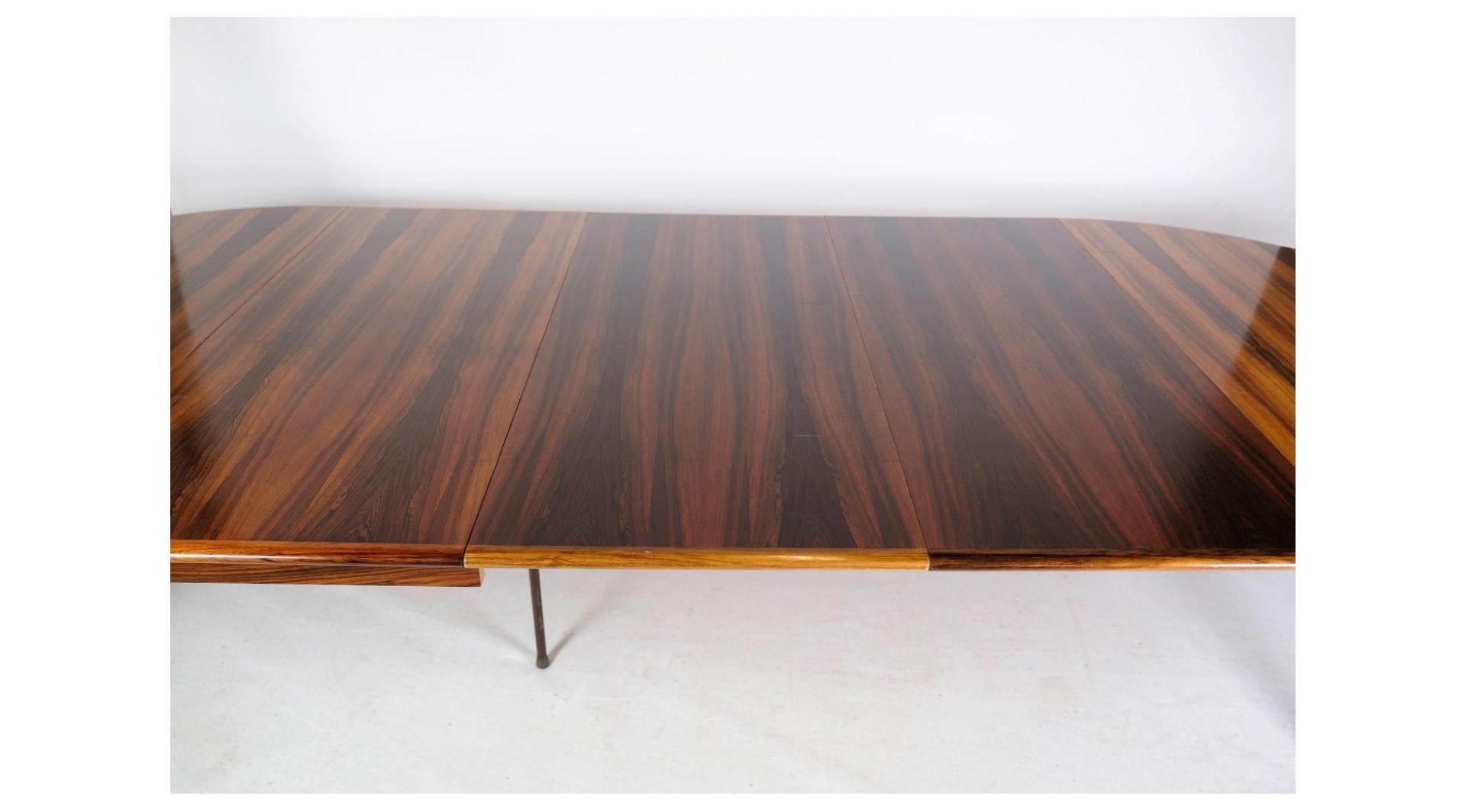 Milieu du XXe siècle Table de salle à manger en bois de rose conçue par Johannes Andersen à partir des années 1960 en vente