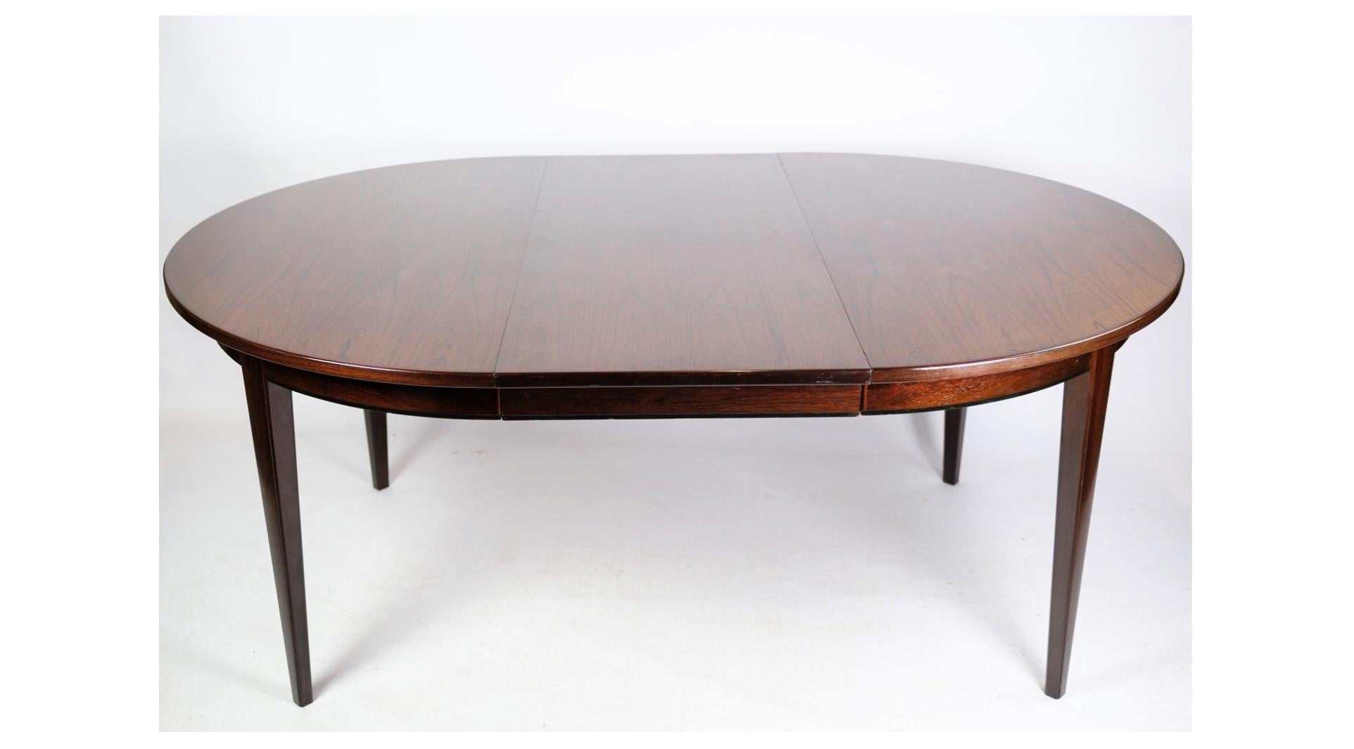 Danois Table de salle à manger modèle n° 55 fabriquée en bois de rose conçue par Omann Jun A/S à partir des années 1960 en vente