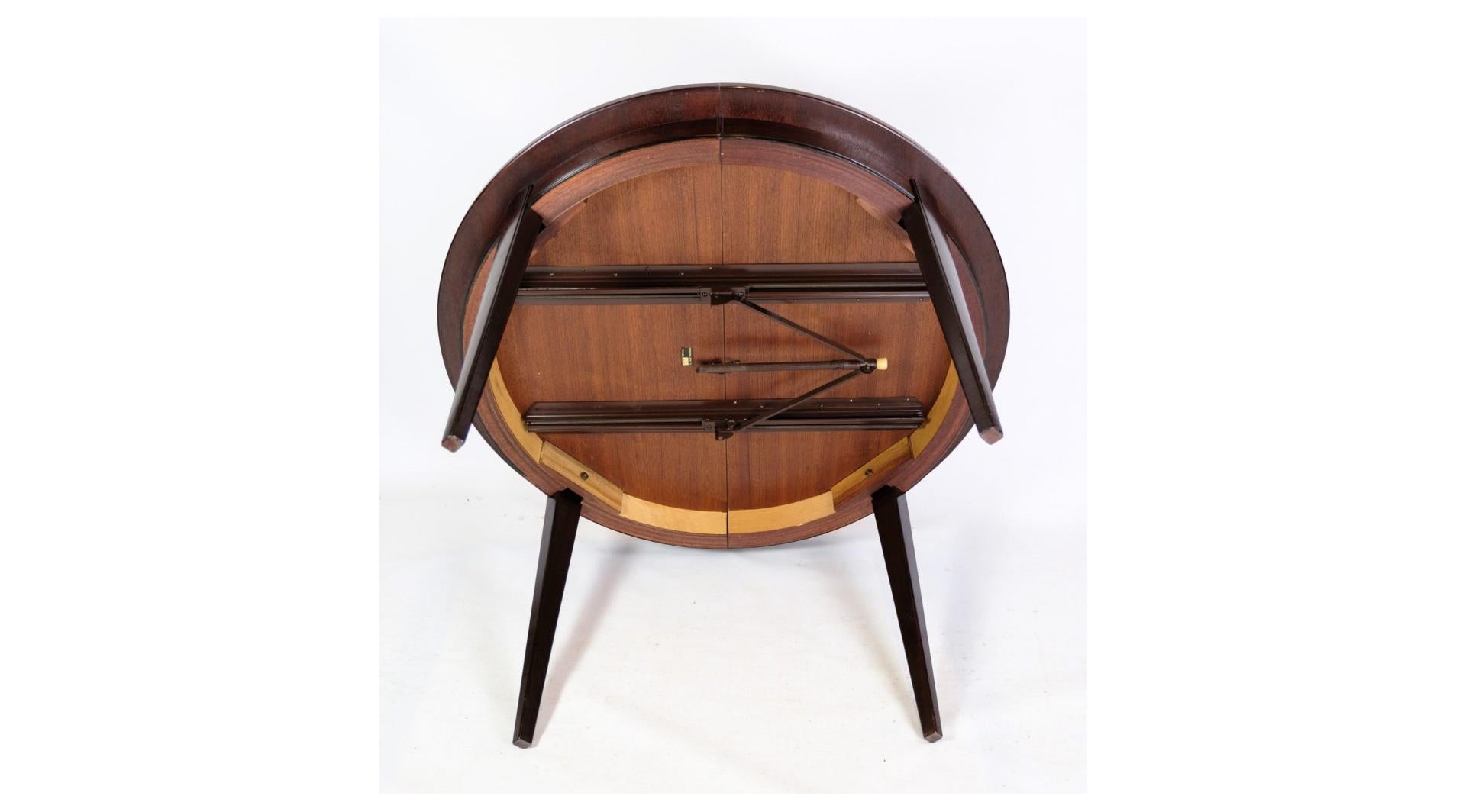 Milieu du XXe siècle Table de salle à manger modèle n° 55 fabriquée en bois de rose conçue par Omann Jun A/S à partir des années 1960 en vente
