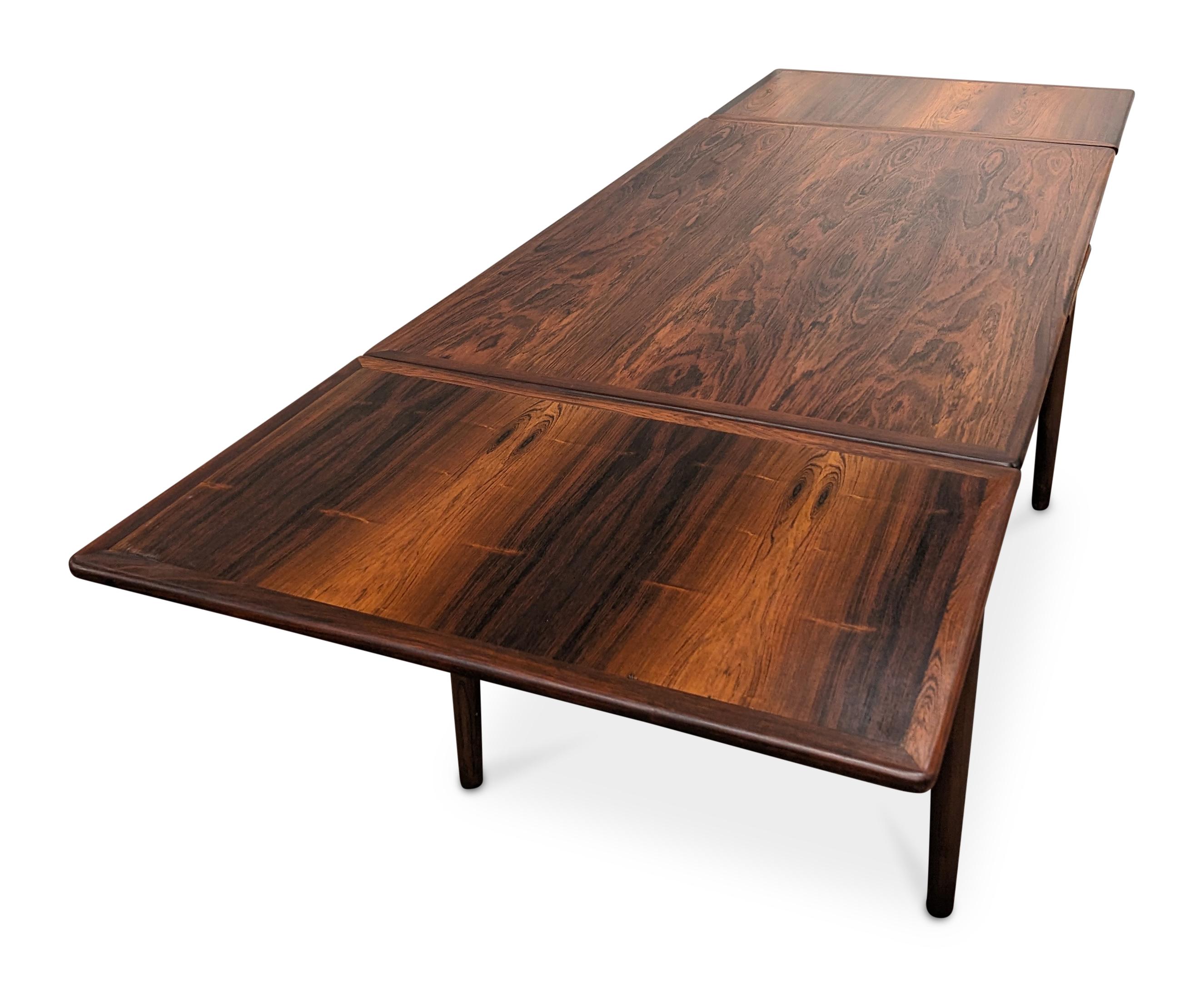 Rosewood Dining Table w 2 Hidden Leaves - 022455 Vintage Danish Mid Century  In Good Condition In Jersey City, NJ