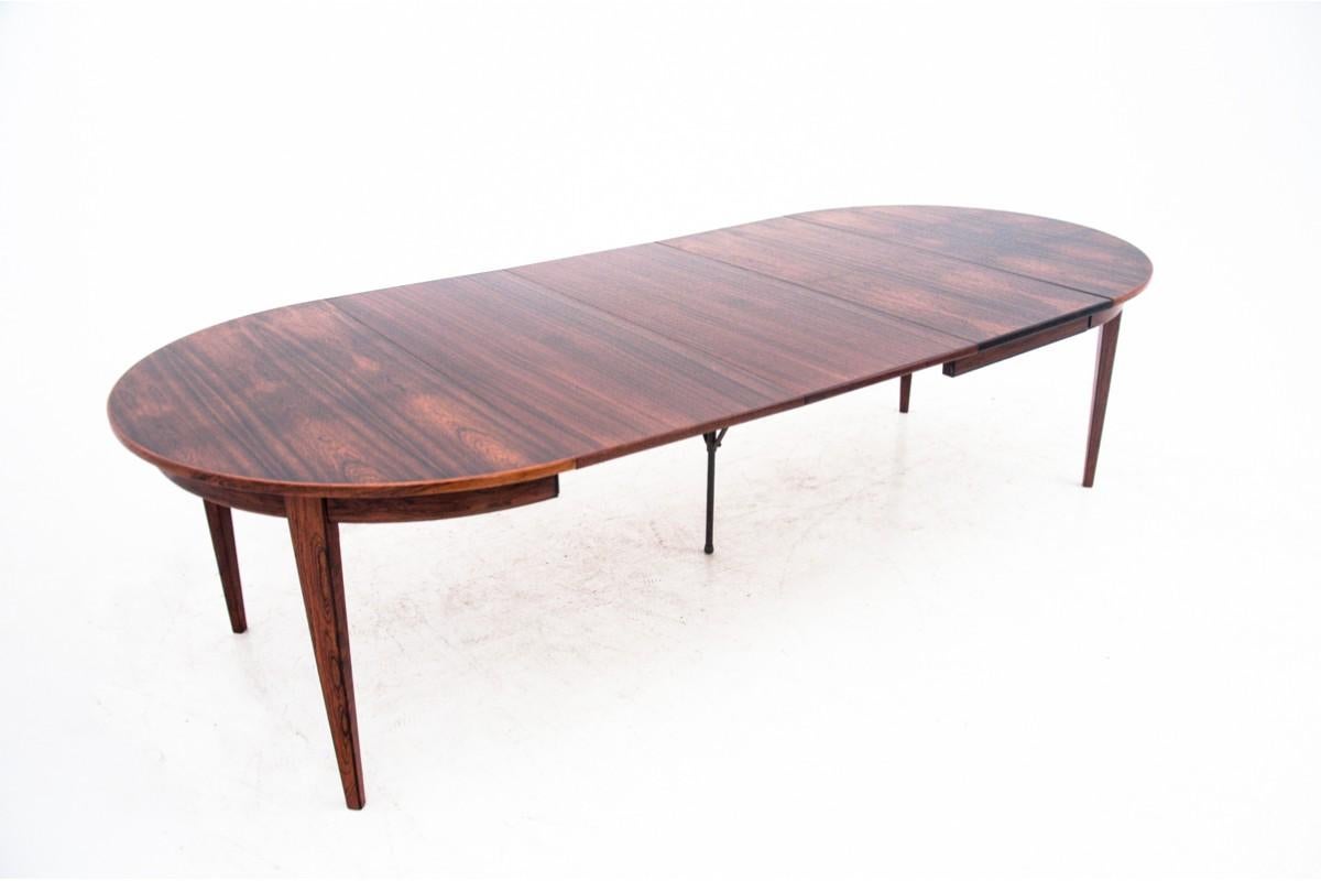 Danish dining table from the 1960s. Furniture in very good condition, professionally renovated.

The set with the table includes 3 inserts that are 50 cm wide.

Dimensions: height 71 cm / dia. 121 cm / lengths 121 - 271 cm